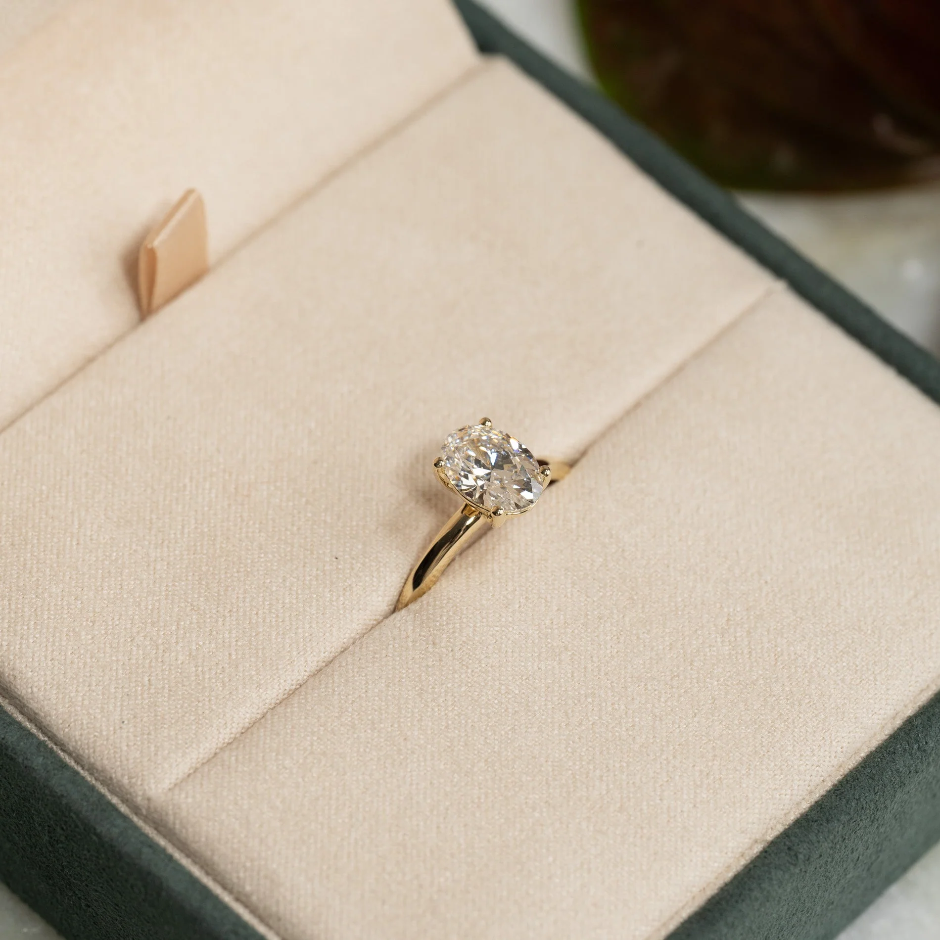 SOLITAIRE OVAL-CUT LAB-DIAMOND RING - 1.5ct - YG - Image 9