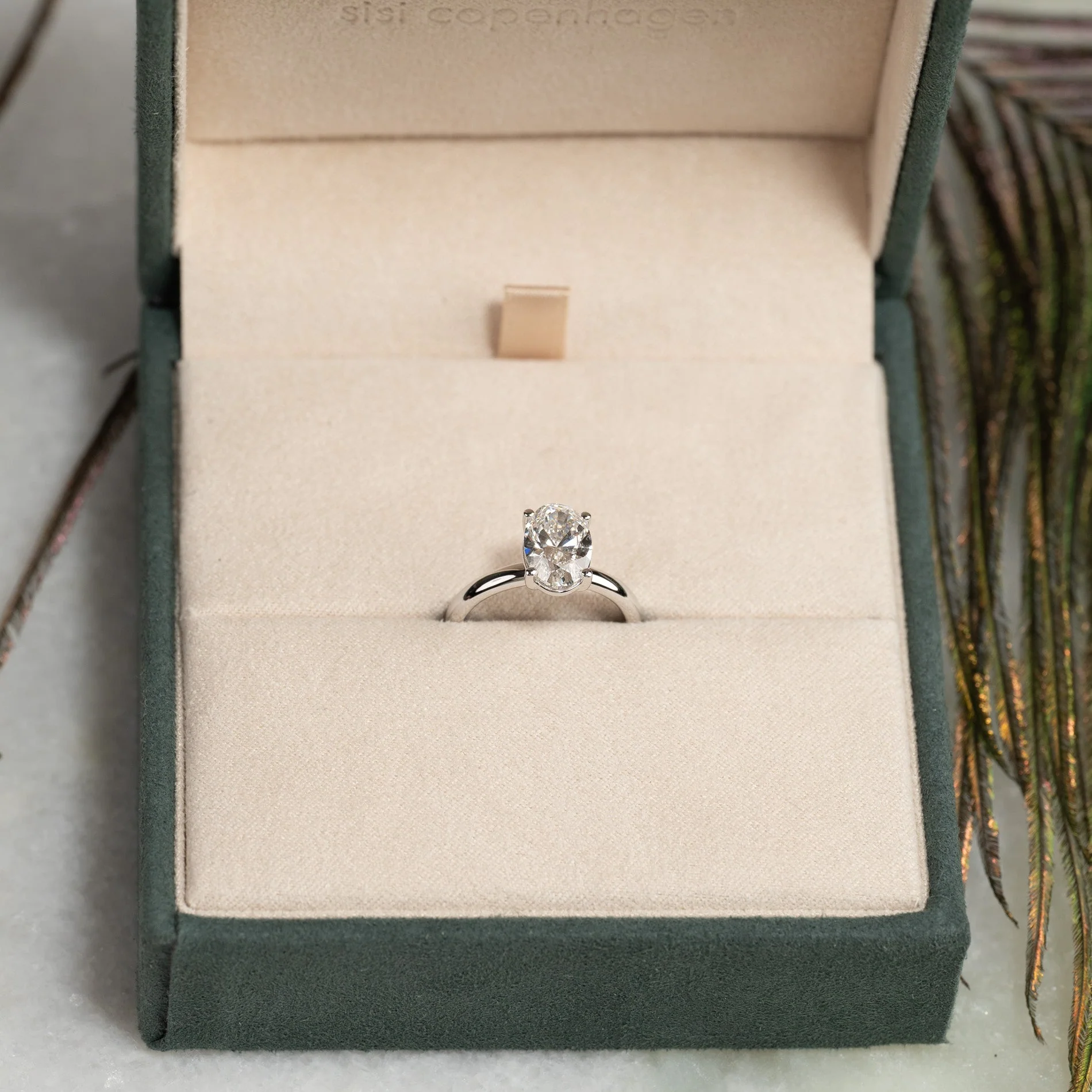SOLITAIRE OVAL-CUT LAB-DIAMOND RING - 2.0ct - WG - Image 7