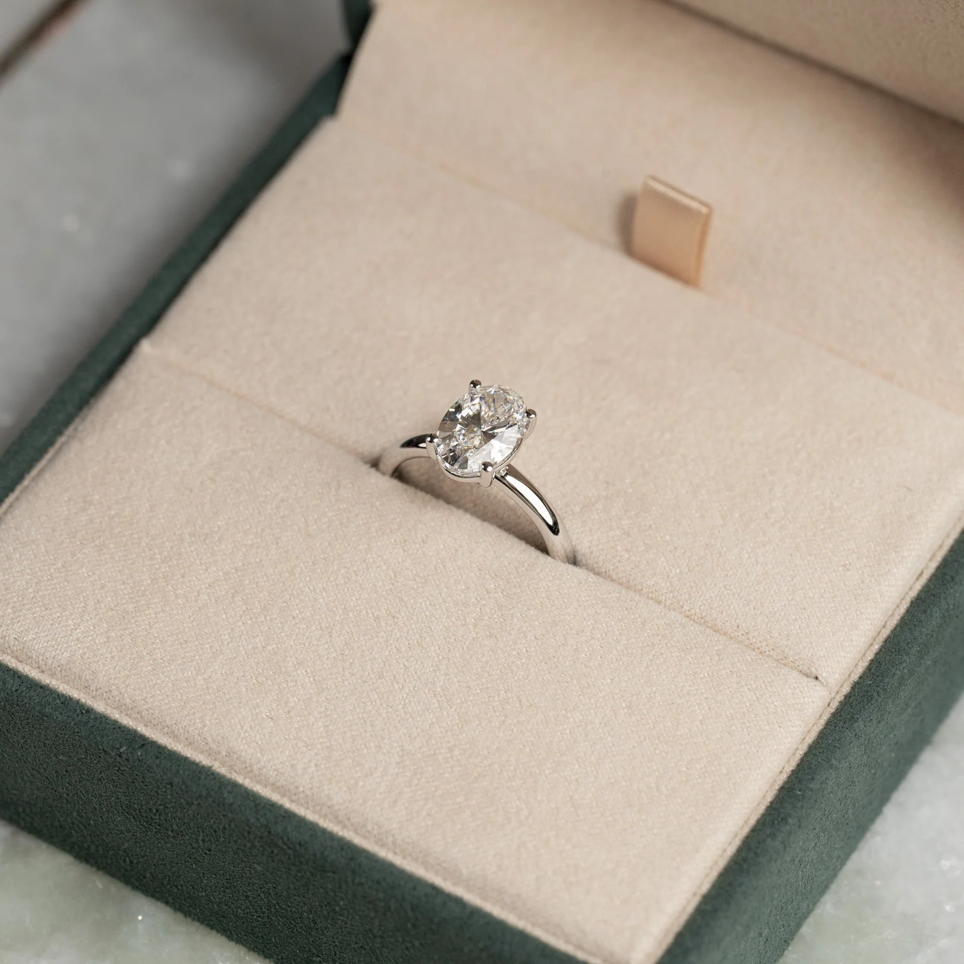 SOLITAIRE OVAL-CUT LAB-DIAMOND RING - 2.0ct - WG - Image 9
