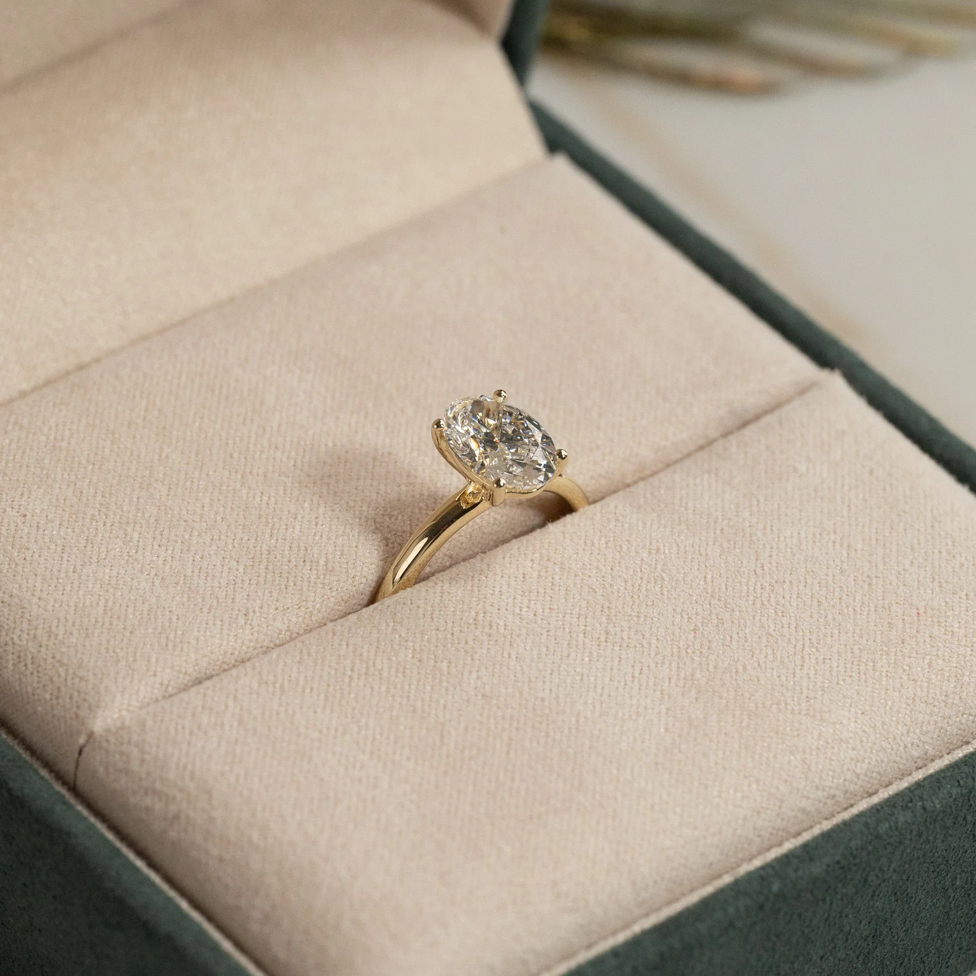 SOLITAIRE OVAL-CUT LAB-DIAMOND RING - 2.0ct - YG - Image 10