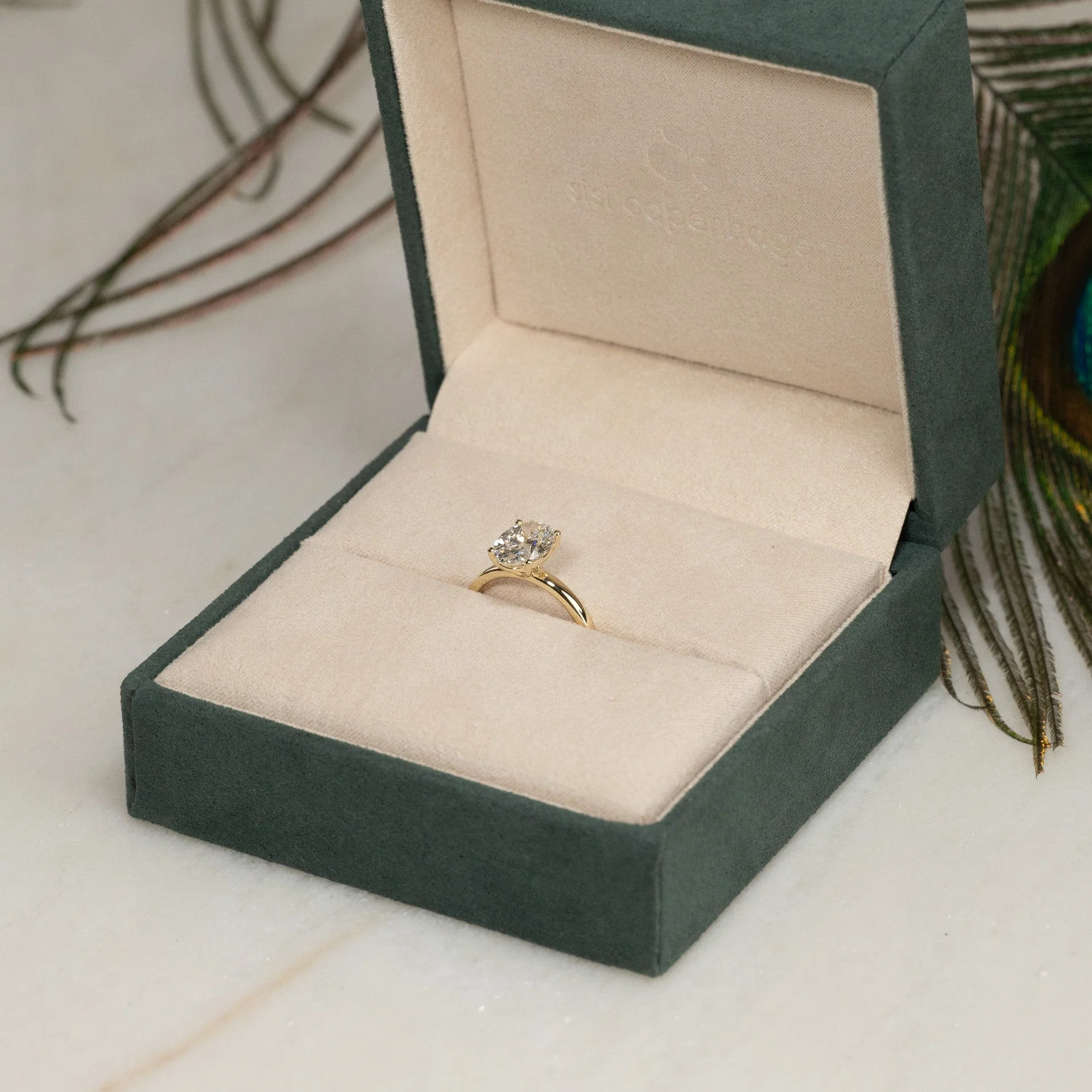 SOLITAIRE OVAL-CUT LAB-DIAMOND RING - 2.0ct - YG - Image 15