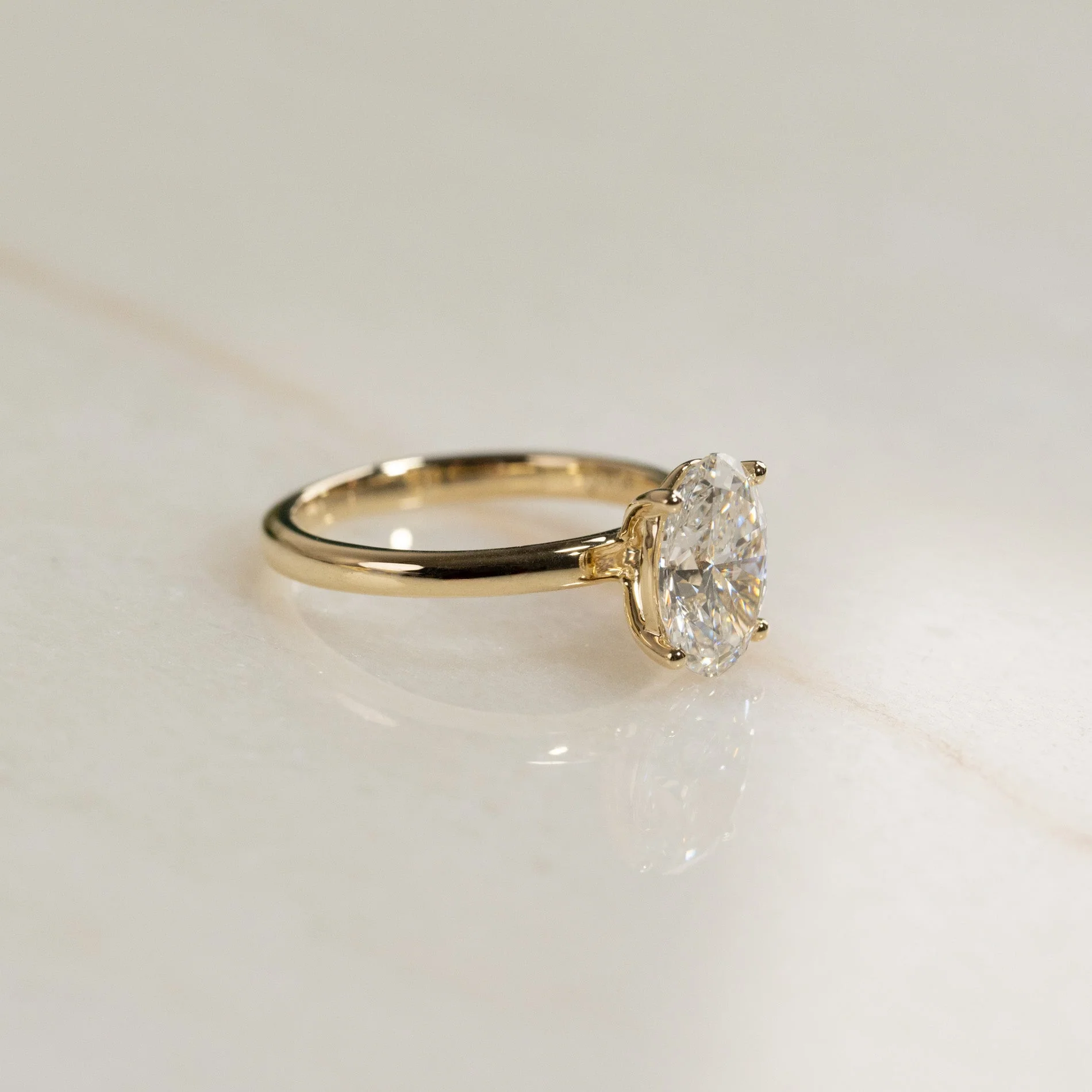 SOLITAIRE OVAL-CUT LAB-DIAMOND RING - 2.0ct - YG - Image 4