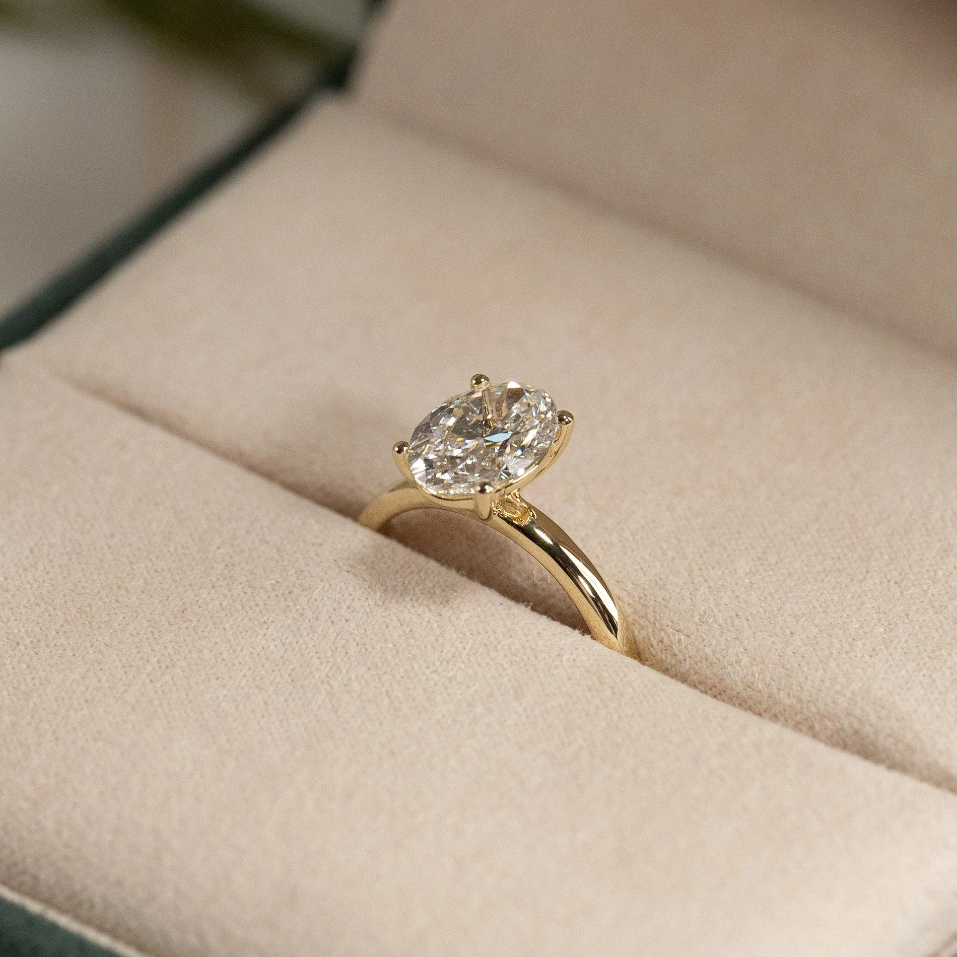 SOLITAIRE OVAL-CUT LAB-DIAMOND RING - 2.0ct - YG - Image 6