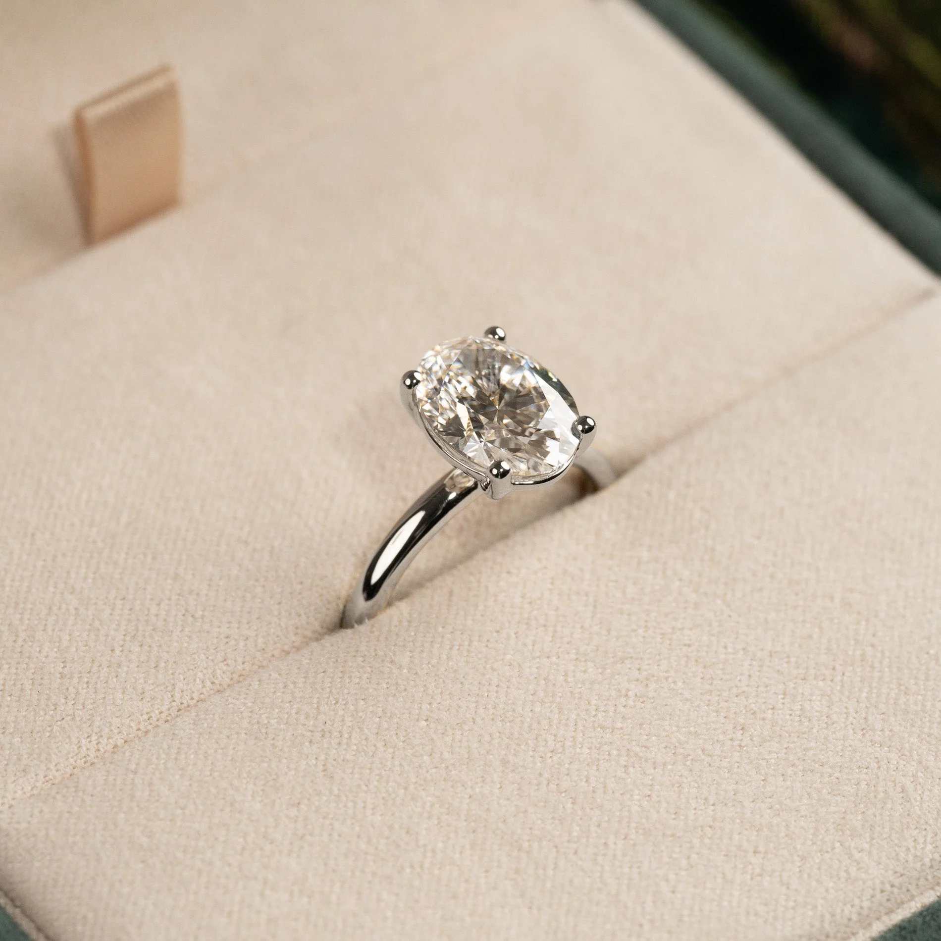 SOLITAIRE OVAL-CUT LAB-DIAMOND RING - 3.0ct - WG - Image 2