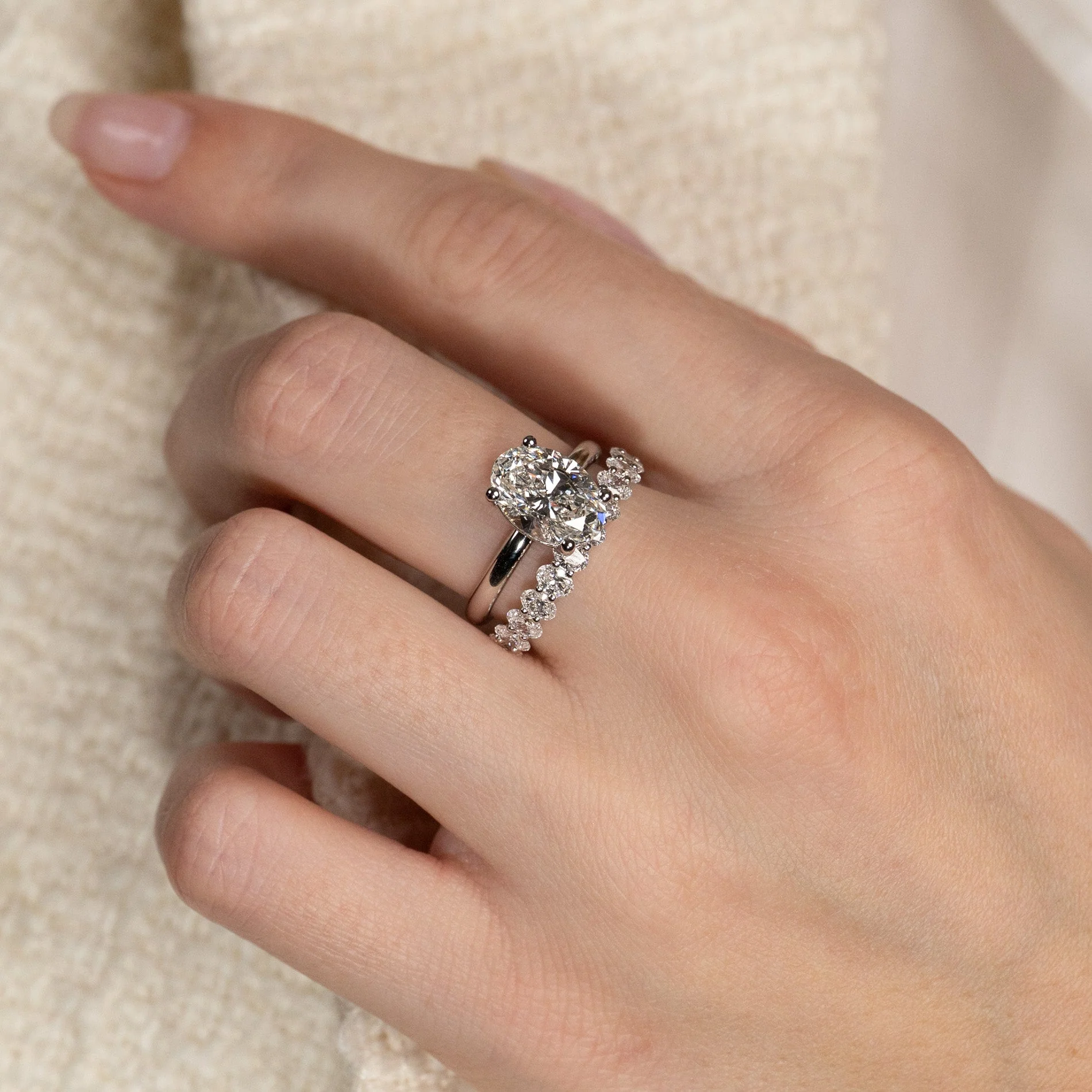 SOLITAIRE OVAL-CUT LAB-DIAMOND RING - 3.0ct - WG - Image 8