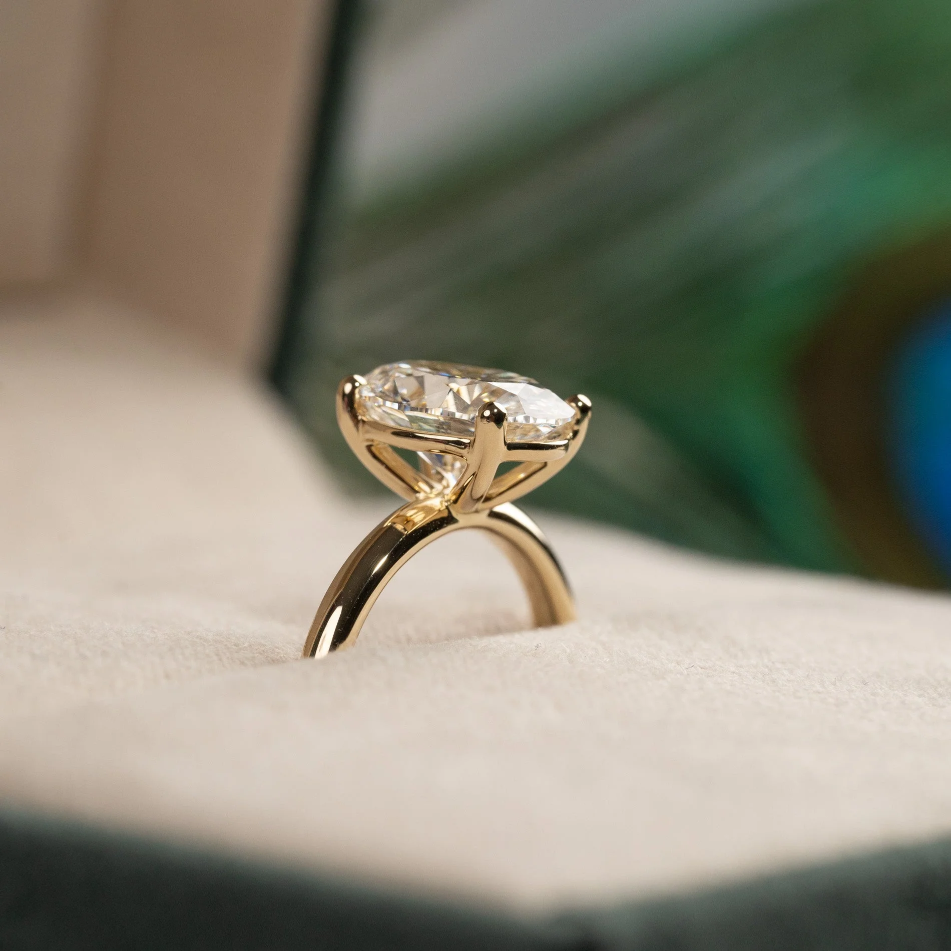 SOLITAIRE OVAL-CUT LAB-DIAMOND RING - 3.0ct - YG - Image 5