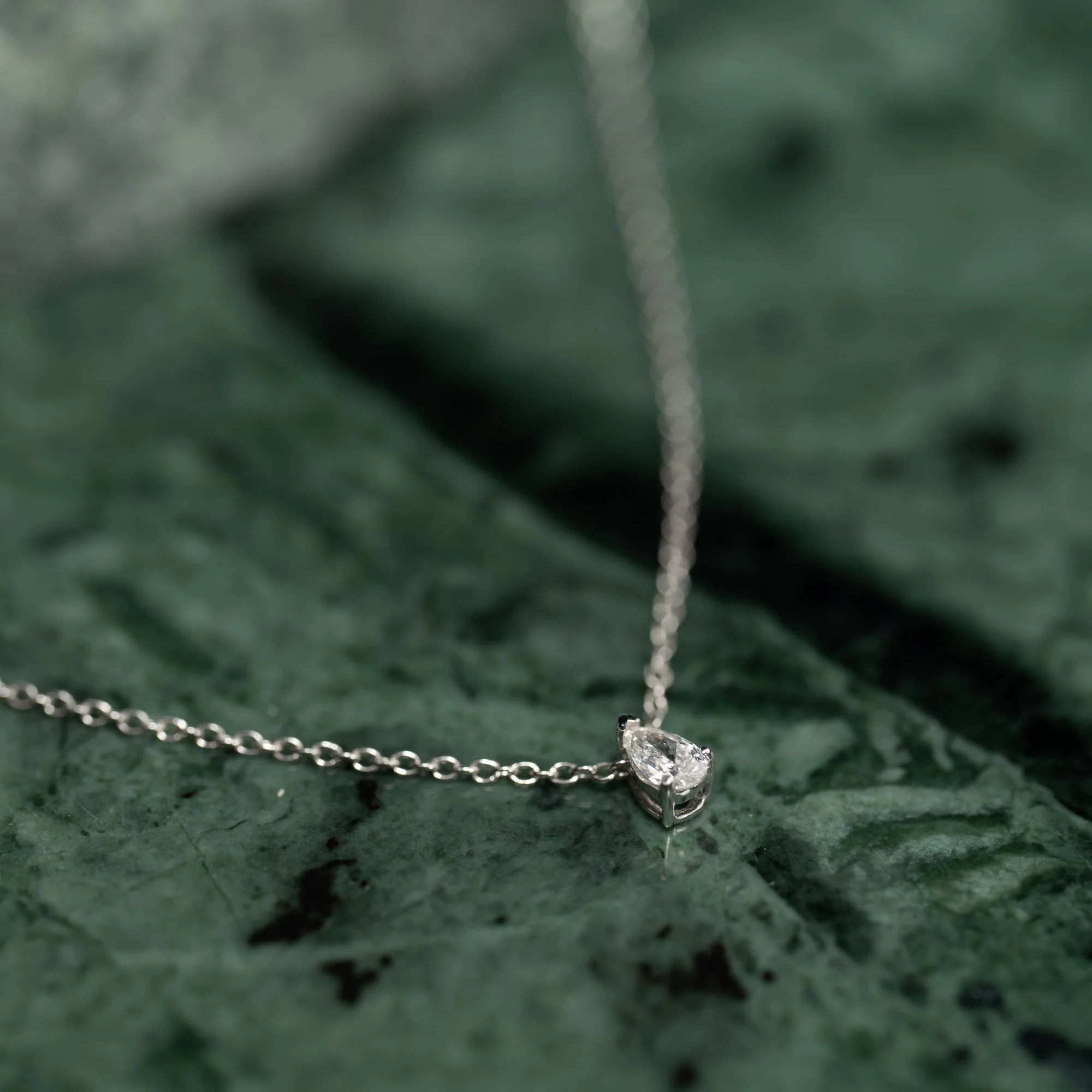 SOLITAIRE PEAR-CUT LAB-DIAMOND PENDANT - 0.12ct - WG - Image 3