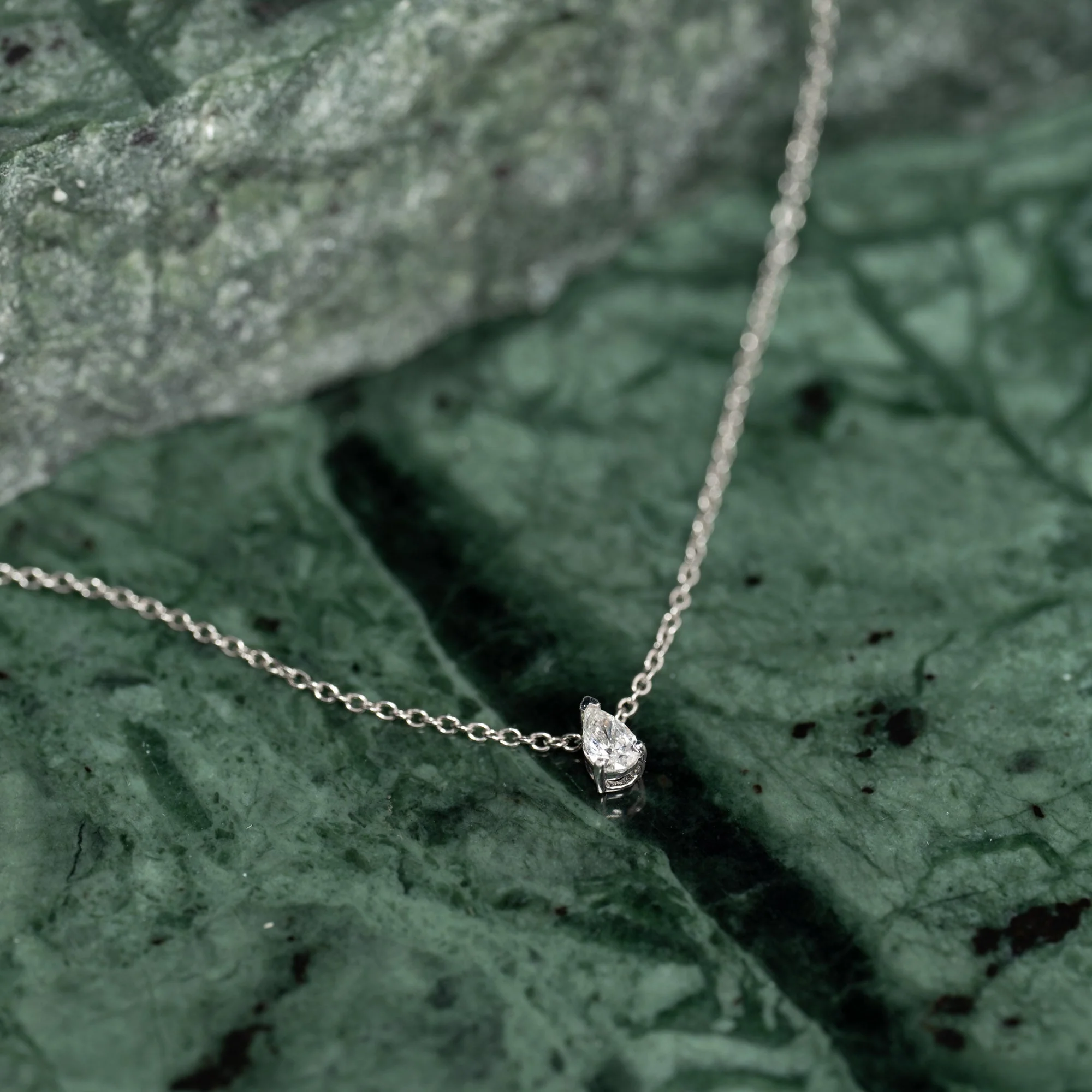 SOLITAIRE PEAR-CUT LAB-DIAMOND PENDANT - 0.12ct - WG - Image 7