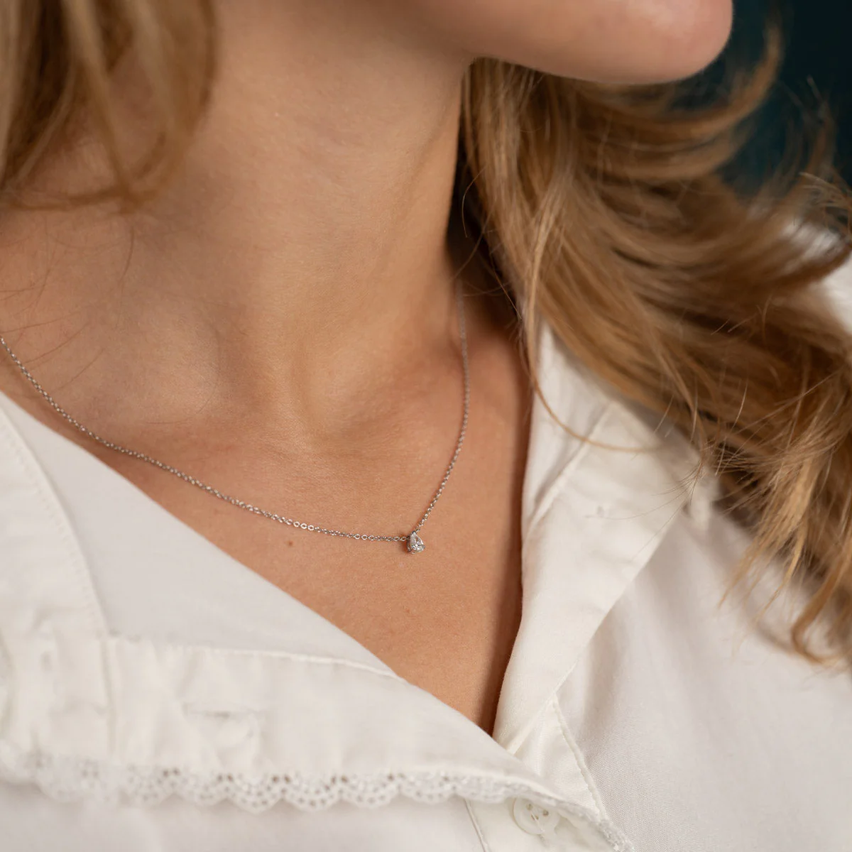 SOLITAIRE PEAR-CUT LAB-DIAMOND PENDANT - 0.12ct - WG - Image 8