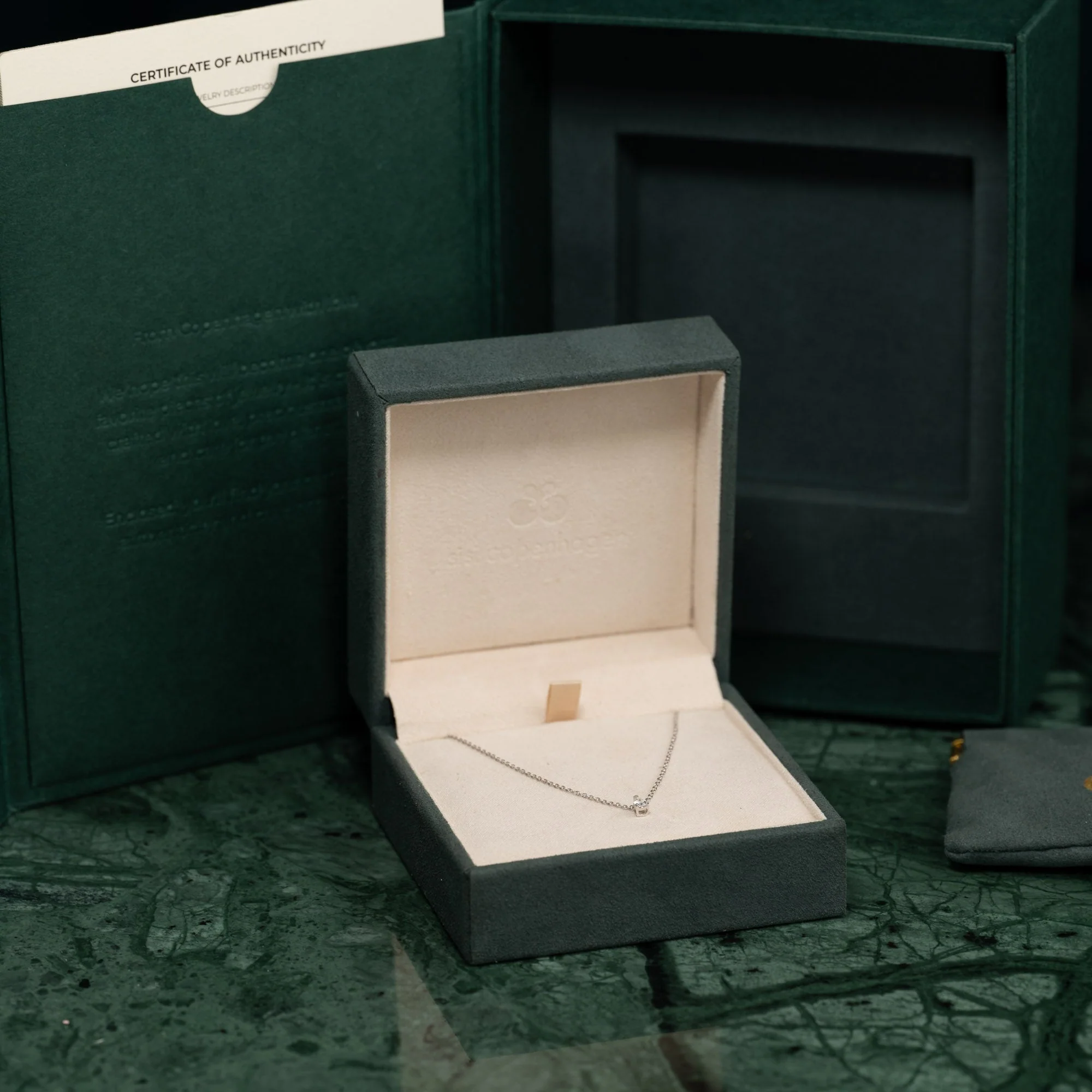 SOLITAIRE PEAR-CUT LAB-DIAMOND PENDANT - 0.12ct - WG - Image 9