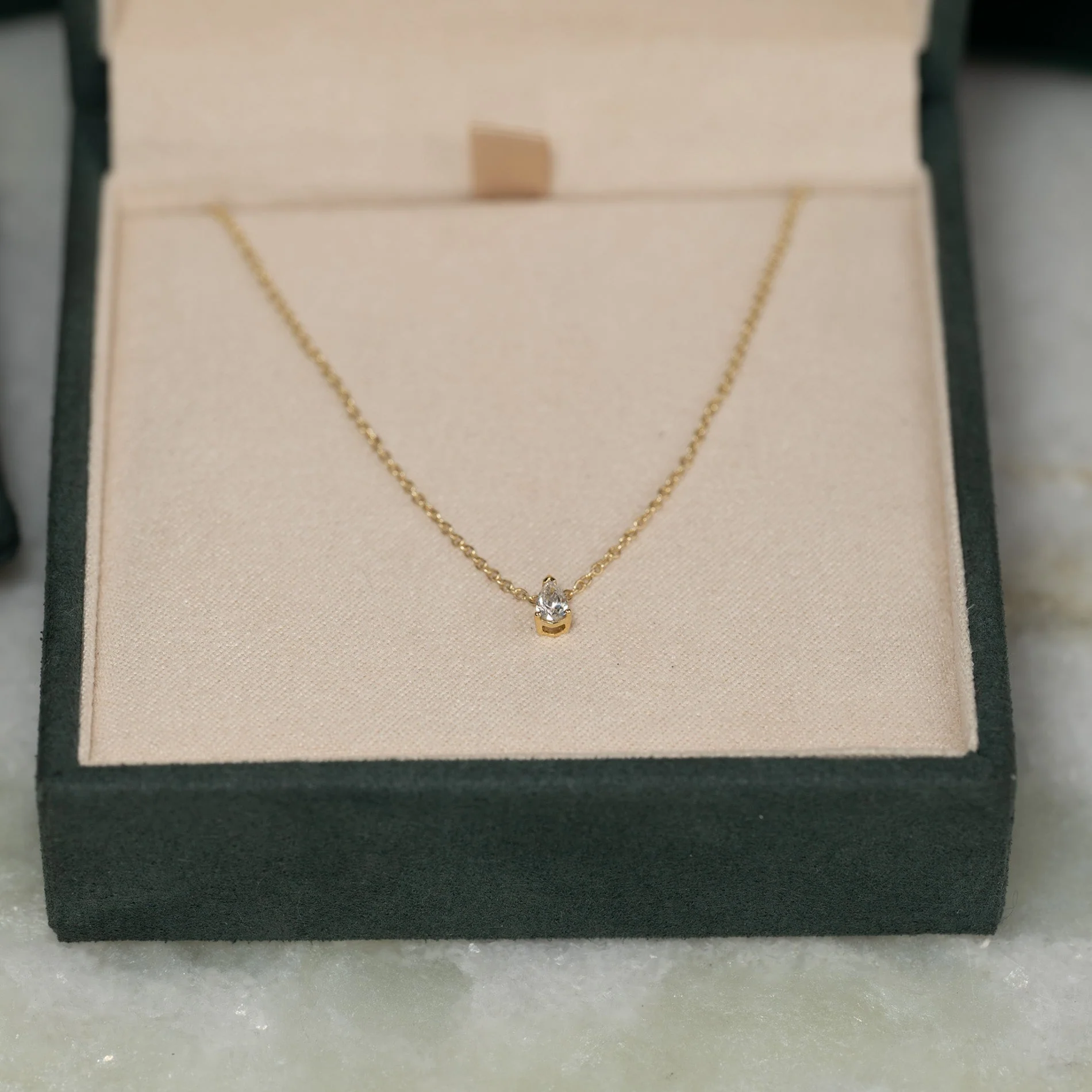 SOLITAIRE PEAR-CUT LAB-DIAMOND PENDANT - 0.12ct - YG - Image 4