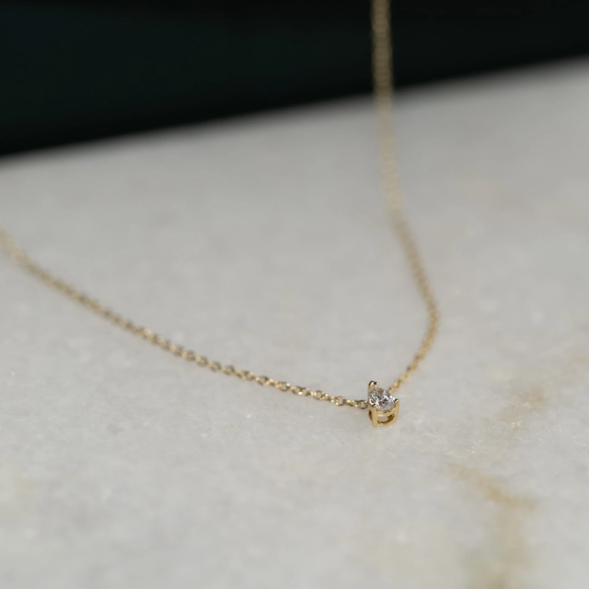 SOLITAIRE PEAR-CUT LAB-DIAMOND PENDANT - 0.12ct - YG - Image 6
