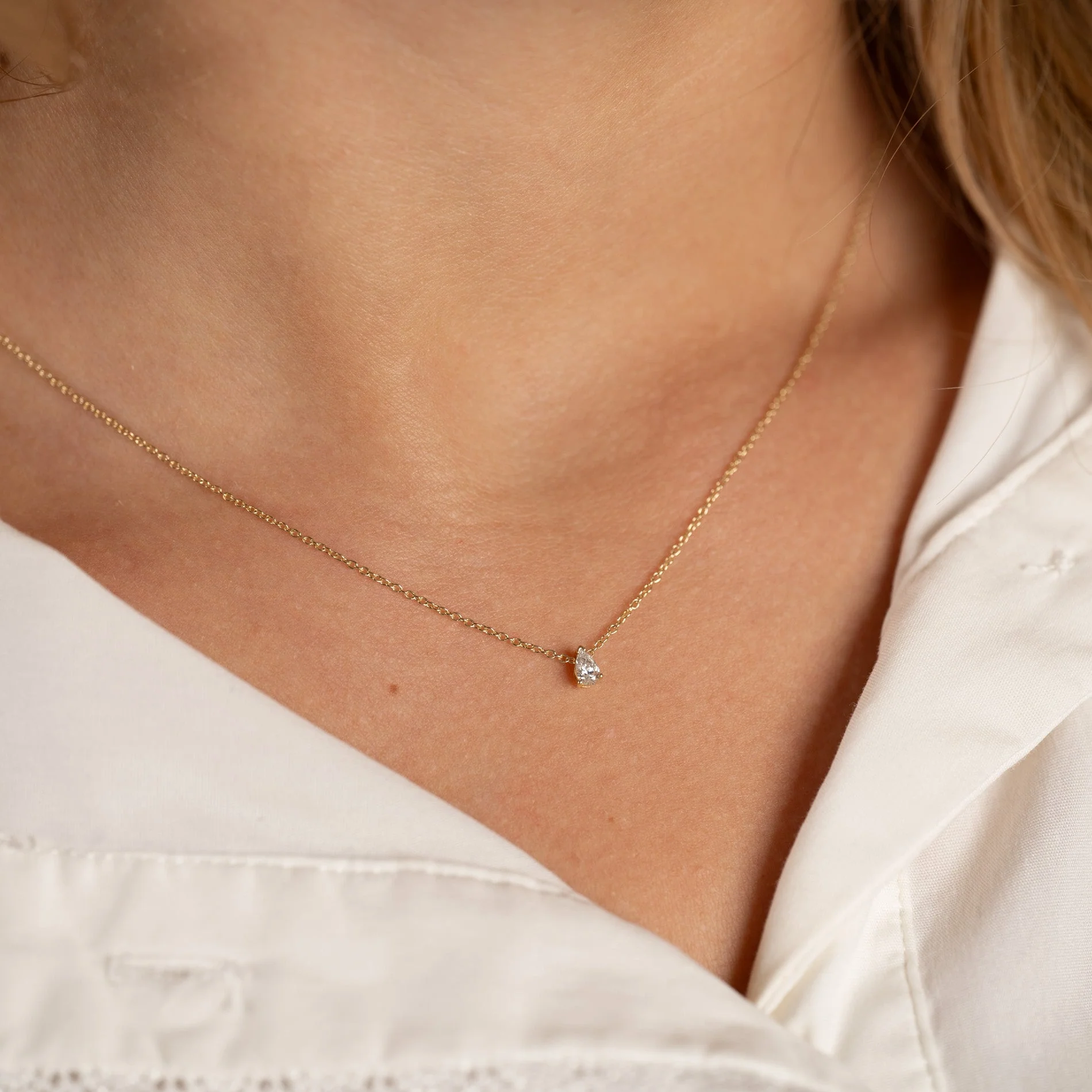 SOLITAIRE PEAR-CUT LAB-DIAMOND PENDANT - 0.12ct - YG - Image 7