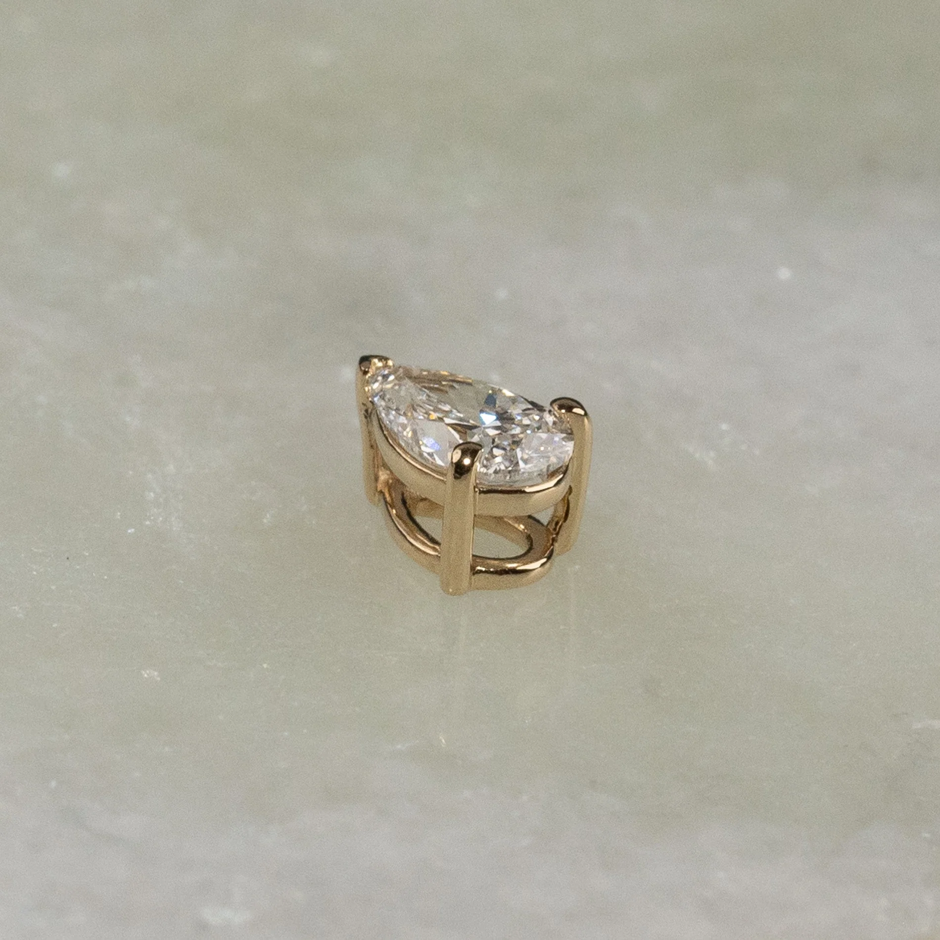 SOLITAIRE PEAR-CUT LAB-DIAMOND PENDANT - 0.25ct - YG - Image 3