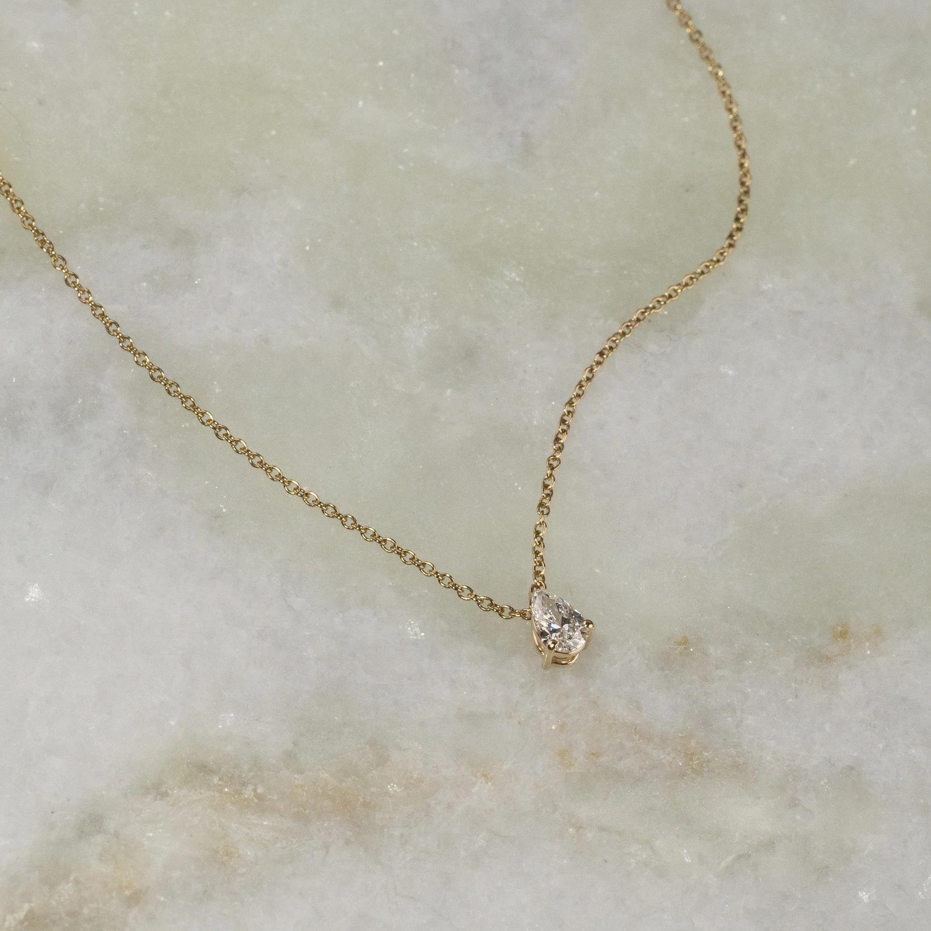 SOLITAIRE PEAR-CUT LAB-DIAMOND PENDANT - 0.25ct - YG - Image 4