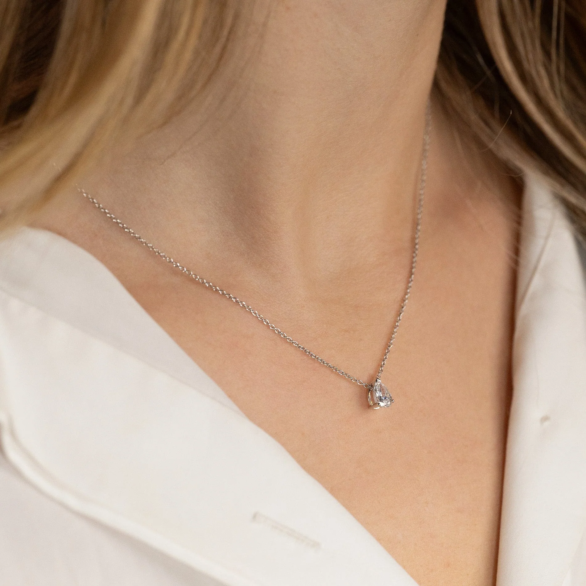 SOLITAIRE PEAR-CUT LAB-DIAMOND PENDANT - 0.45ct - WG - Image 6