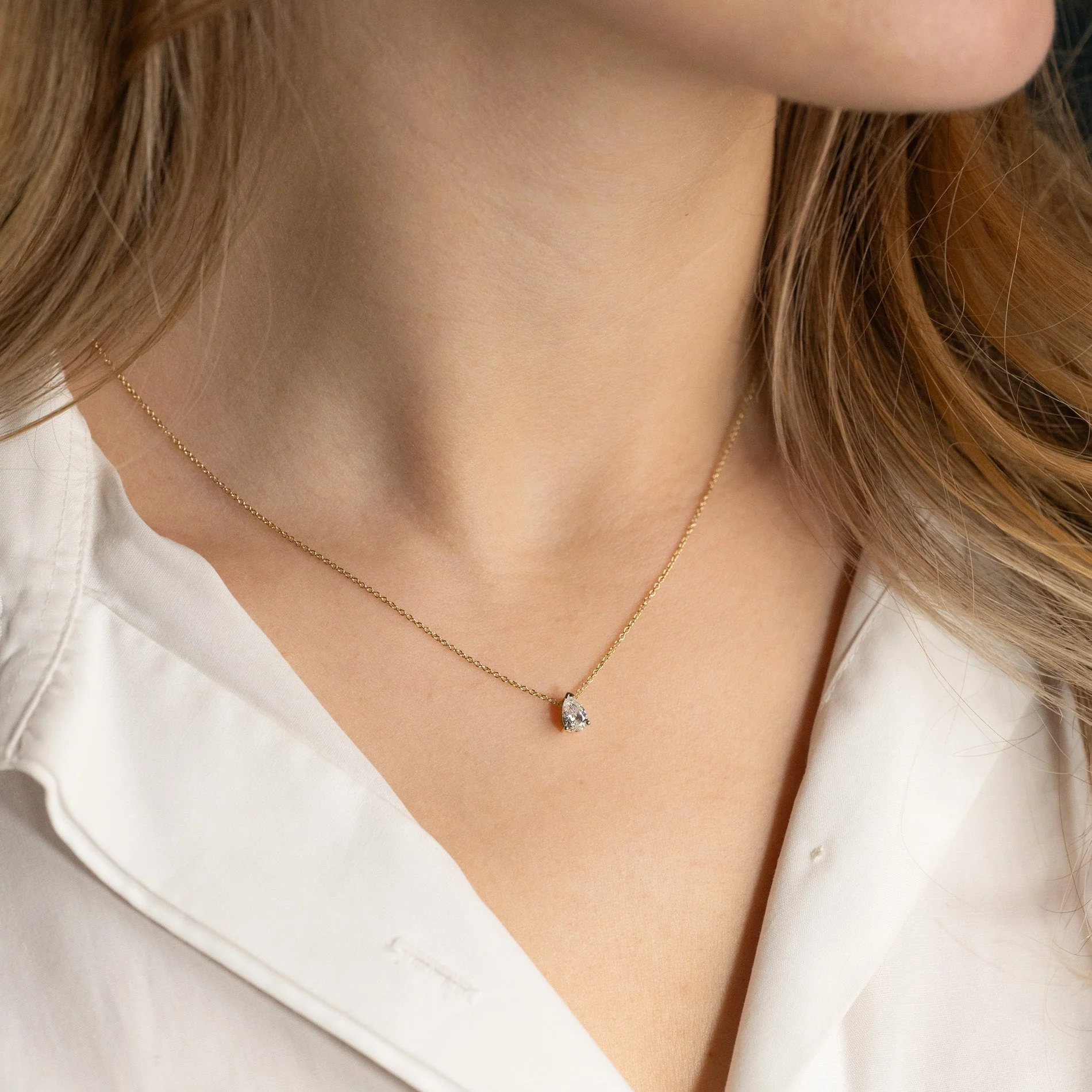 SOLITAIRE PEAR-CUT LAB-DIAMOND PENDANT - 0.45ct - YG - Image 4