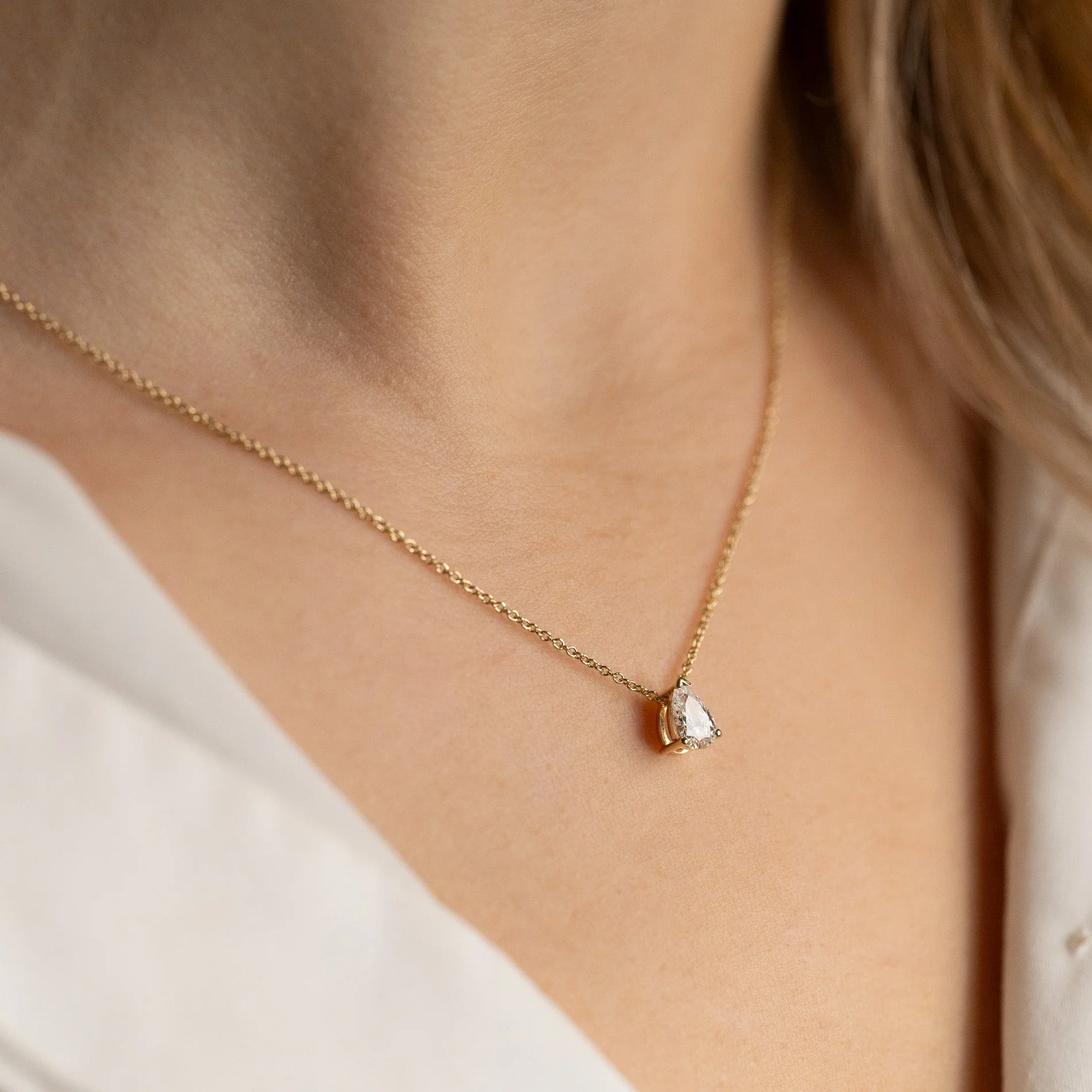 SOLITAIRE PEAR-CUT LAB-DIAMOND PENDANT - 0.45ct - YG - Image 6