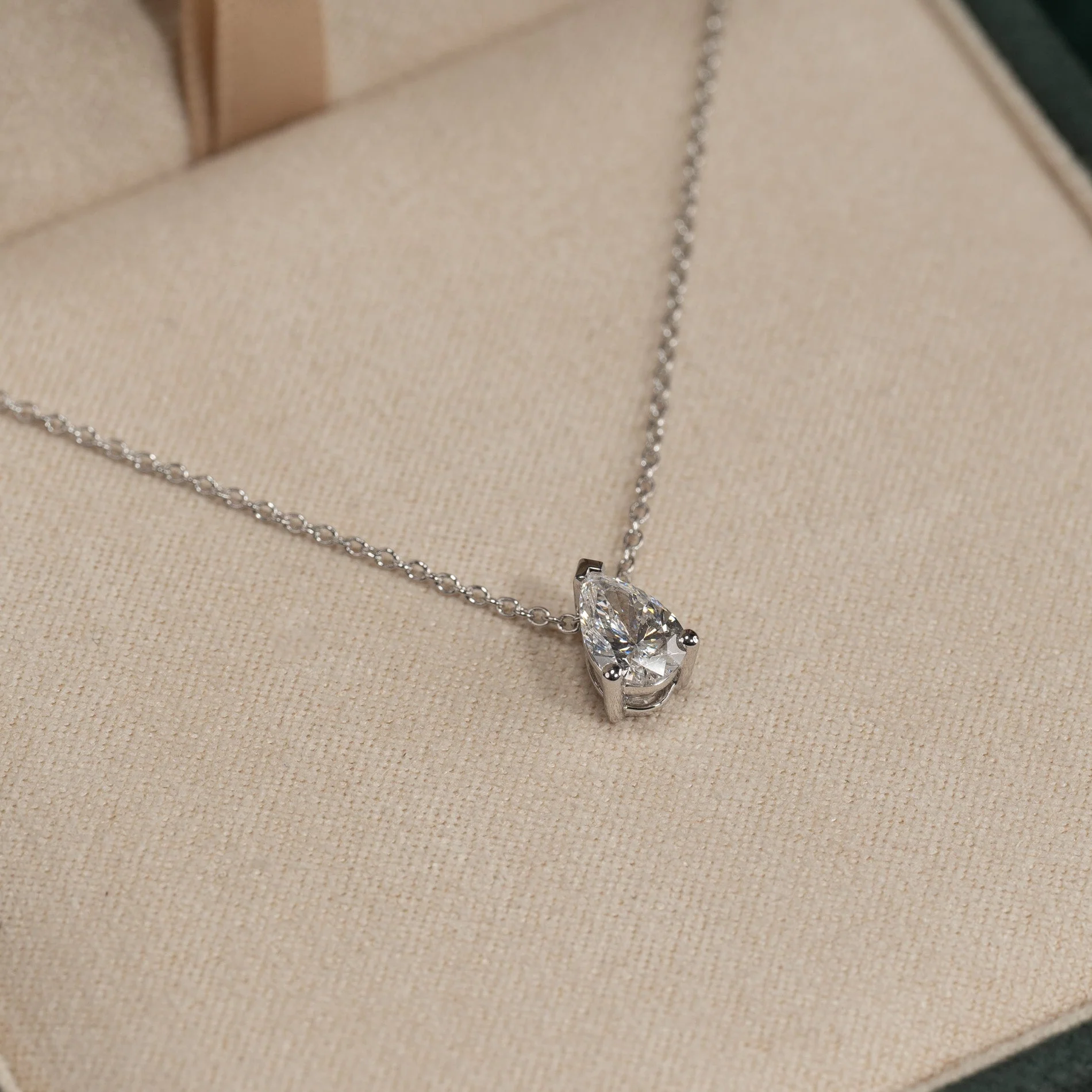 SOLITAIRE PEAR-CUT LAB-DIAMOND PENDANT - 0.65ct - WG - Image 6