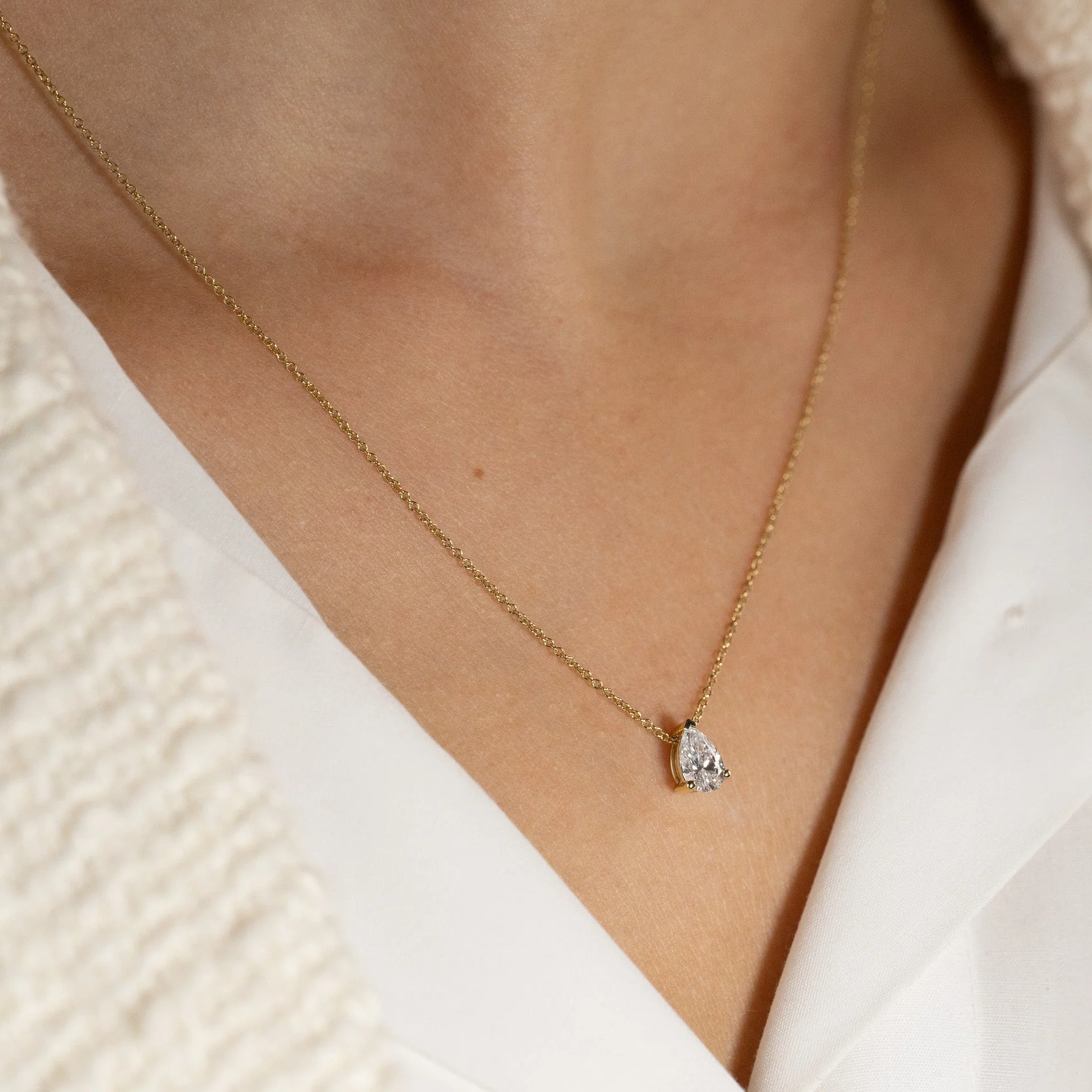 SOLITAIRE PEAR-CUT LAB-DIAMOND PENDANT - 0.65ct - YG - Image 2