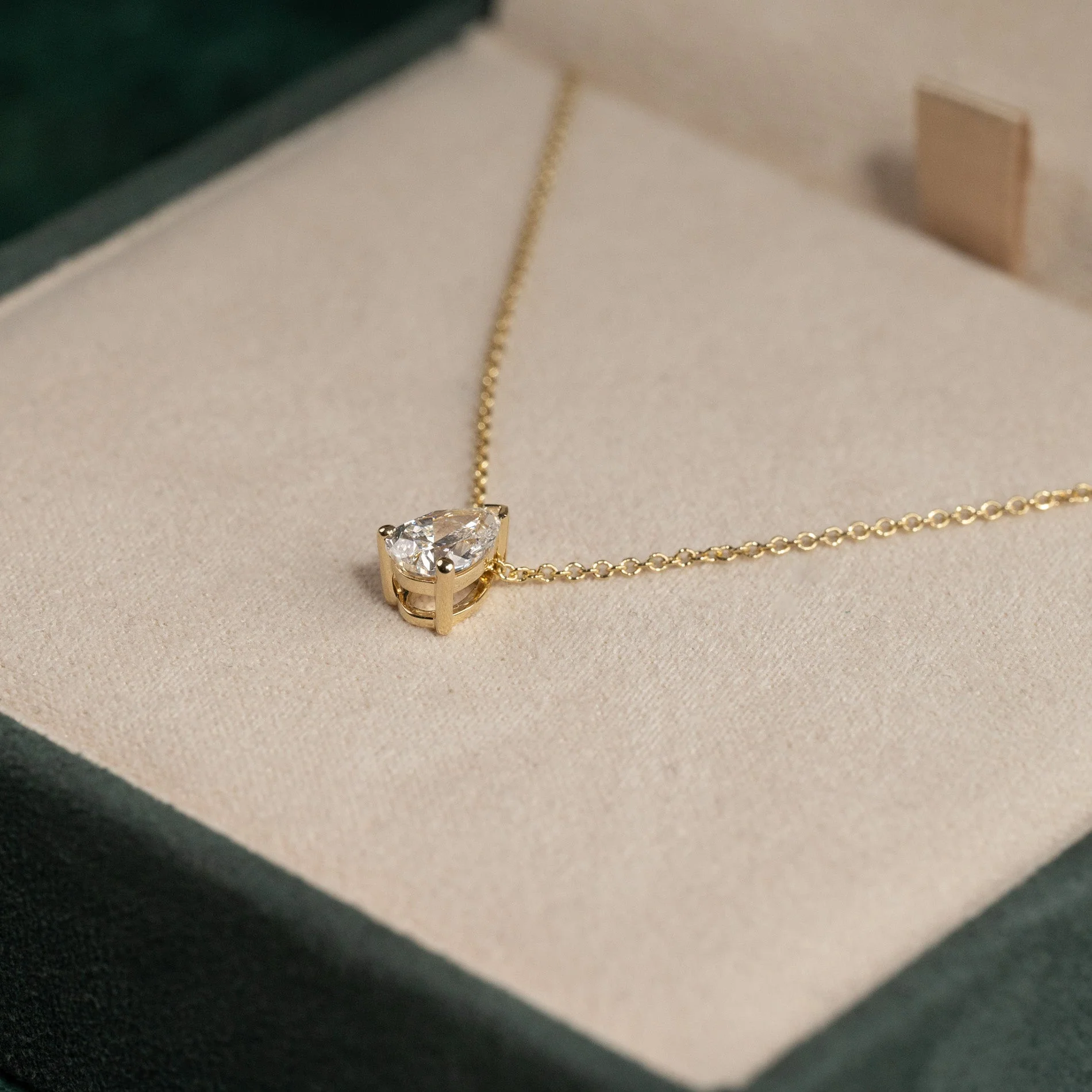 SOLITAIRE PEAR-CUT LAB-DIAMOND PENDANT - 0.65ct - YG - Image 3