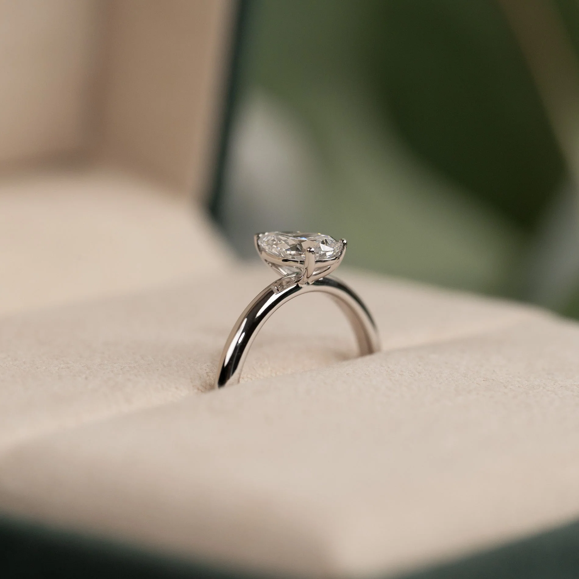 SOLITAIRE PEAR-CUT LAB-DIAMOND RING - 0.75ct - WG - Image 7
