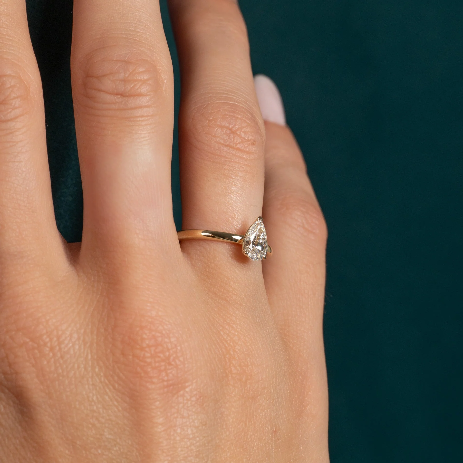SOLITAIRE PEAR-CUT LAB-DIAMOND RING - 0.75ct - YG - Image 5