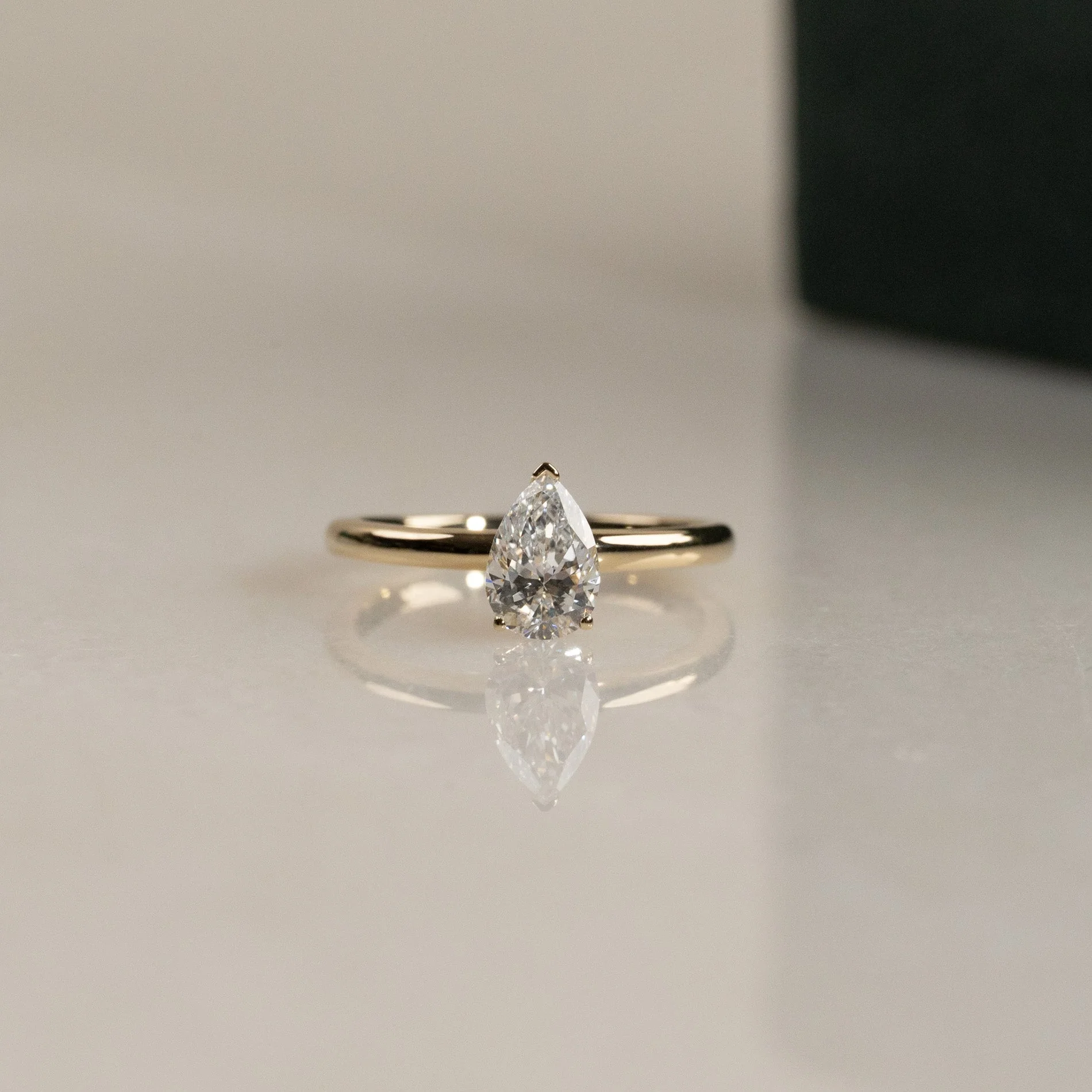 SOLITAIRE PEAR-CUT LAB-DIAMOND RING - 0.75ct - YG - Image 6
