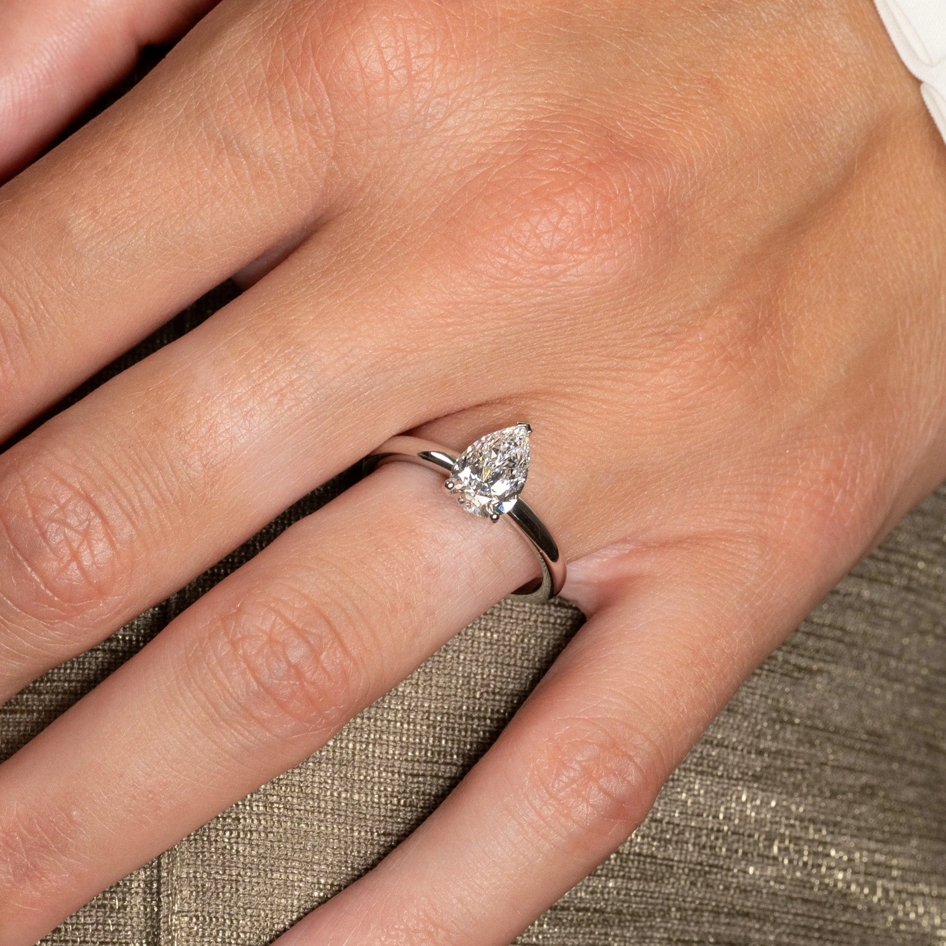 SOLITAIRE PEAR-CUT LAB-DIAMOND RING - 1.2ct - WG - Image 2