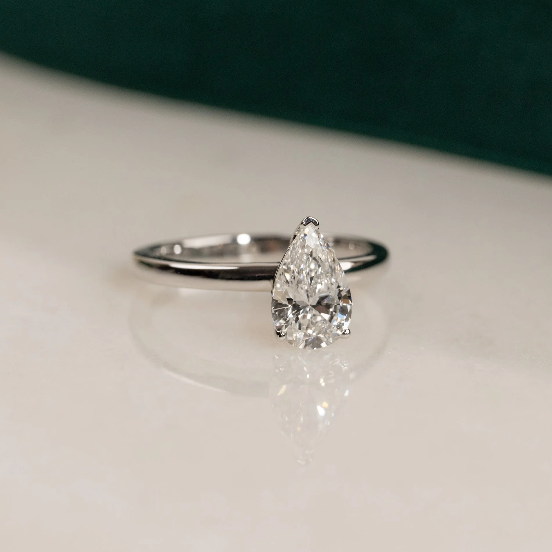 SOLITAIRE PEAR-CUT LAB-DIAMOND RING - 1.2ct - WG - Image 4