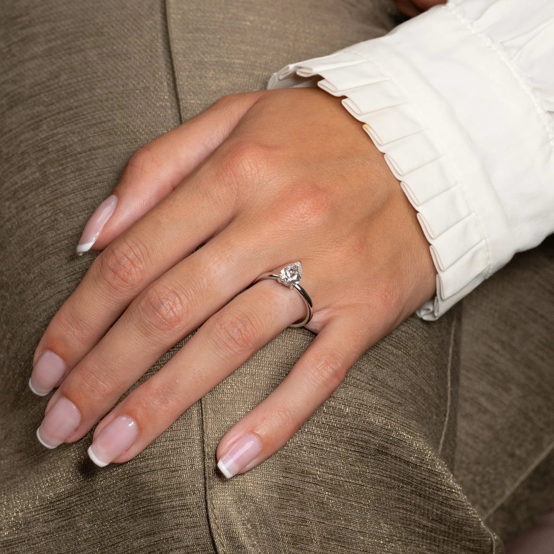 SOLITAIRE PEAR-CUT LAB-DIAMOND RING - 1.2ct - WG - Image 5