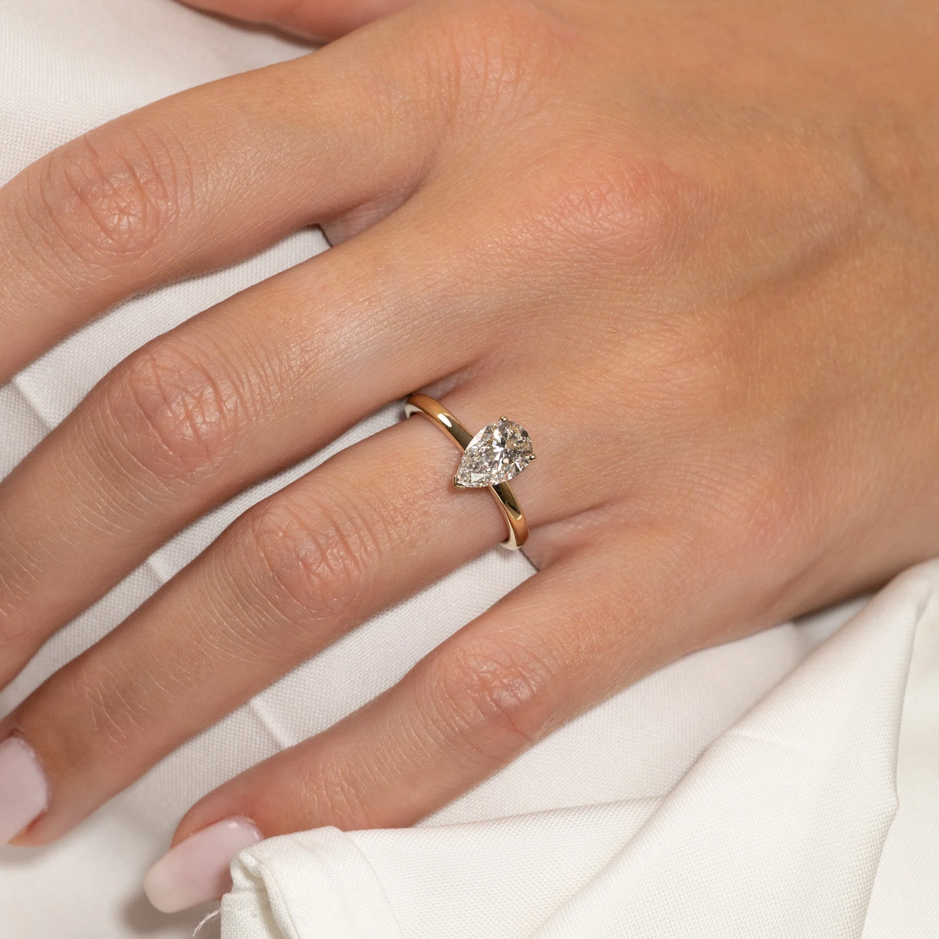 SOLITAIRE PEAR-CUT LAB-DIAMOND RING - 1.2ct - YG - Image 2
