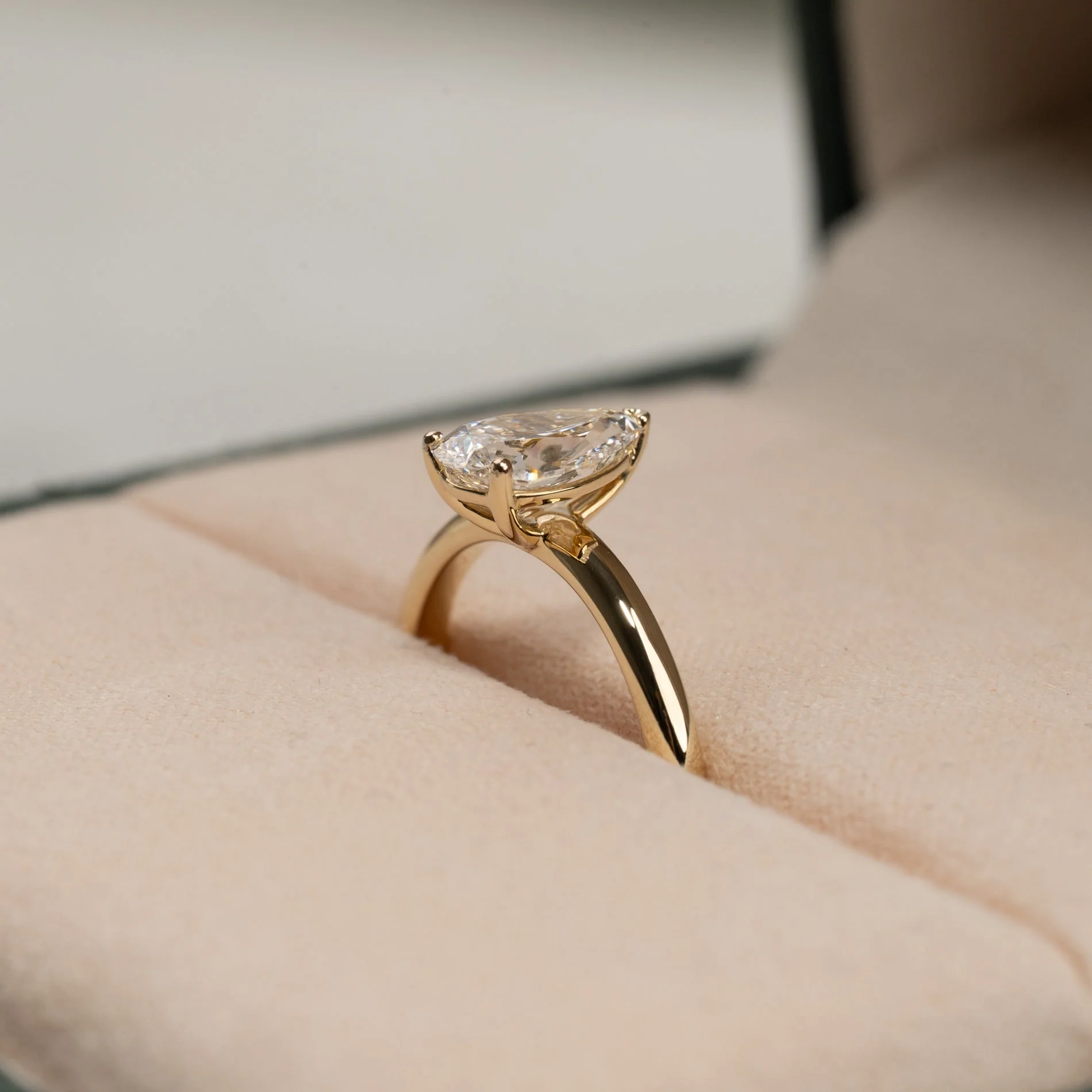 SOLITAIRE PEAR-CUT LAB-DIAMOND RING - 1.2ct - YG - Image 5