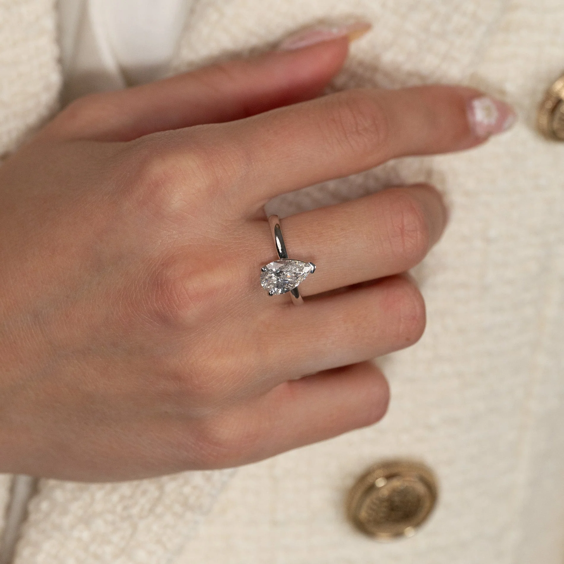 SOLITAIRE PEAR-CUT LAB-DIAMOND RING - 2.0ct - WG - Image 5