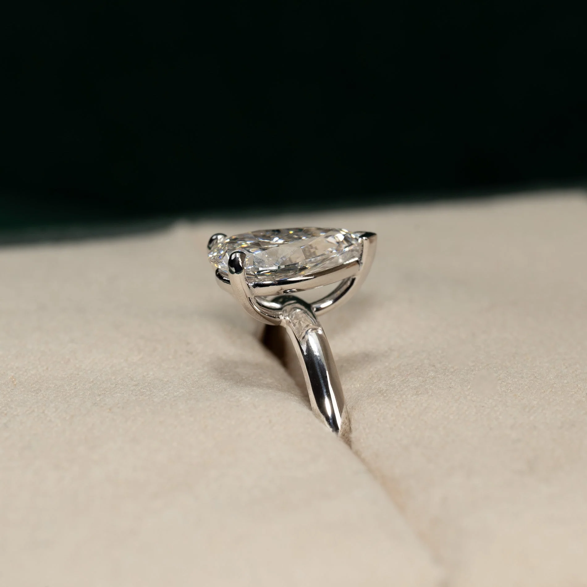 SOLITAIRE PEAR-CUT LAB-DIAMOND RING - 2.0ct - WG - Image 6