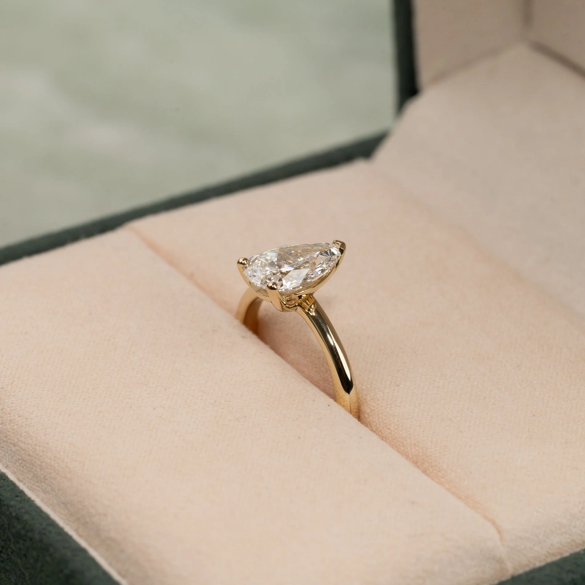 SOLITAIRE PEAR-CUT LAB-DIAMOND RING - 2.0ct - YG - Image 7