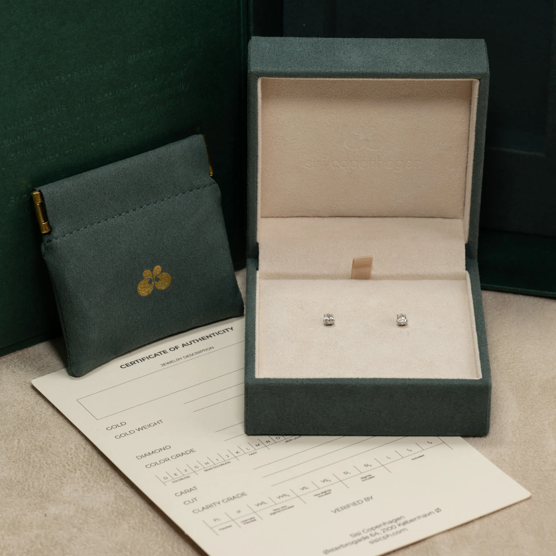 SOLITAIRE PEAR-CUT LAB-DIAMOND STUD EARRING - 0.5ct - WG - Image 4