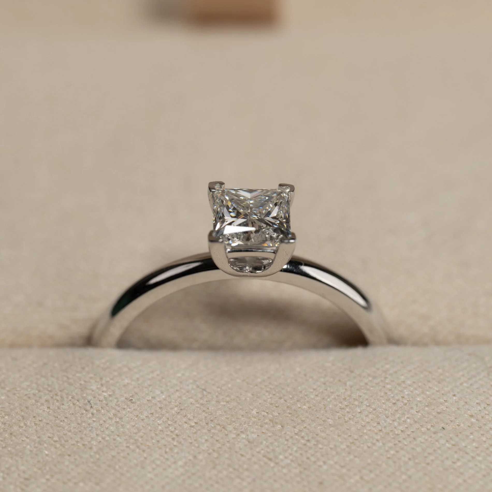 SOLITAIRE PRINCESS-CUT LAB-DIAMOND RING - 0.75ct - WG - Image 3