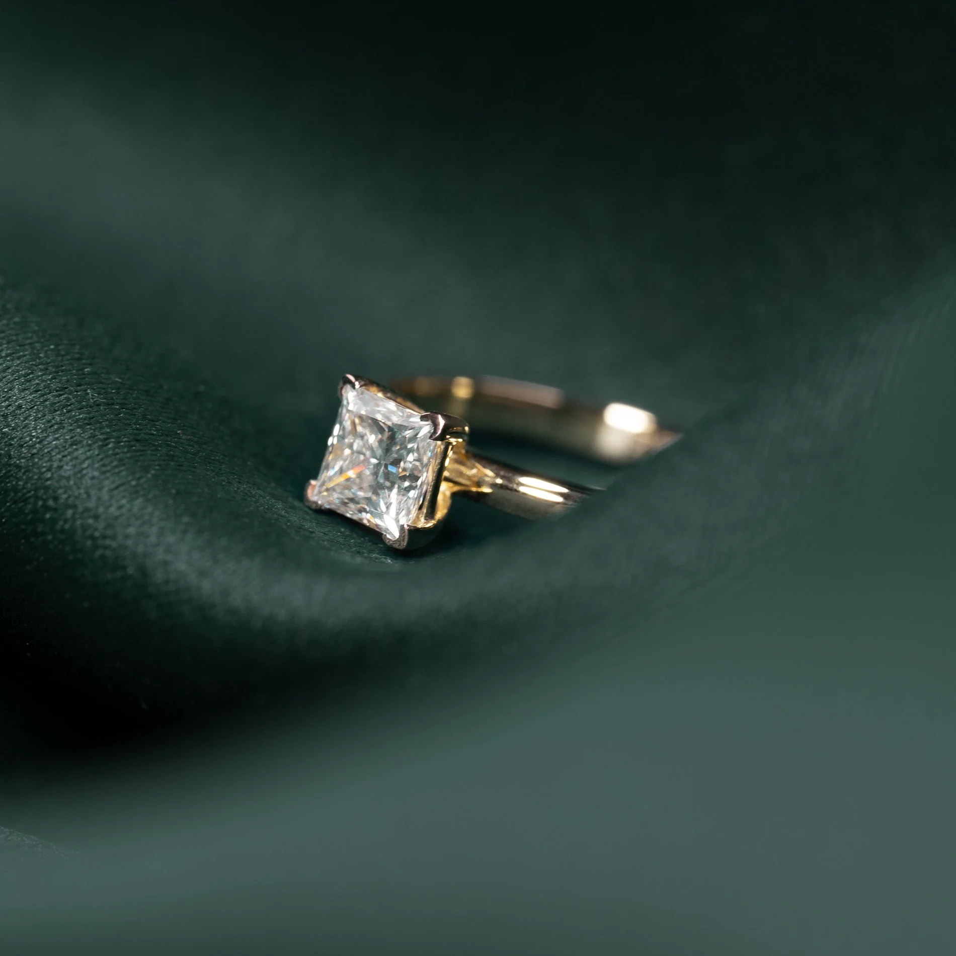 SOLITAIRE PRINCESS-CUT LAB-DIAMOND RING - 0.75ct - YG - Image 11