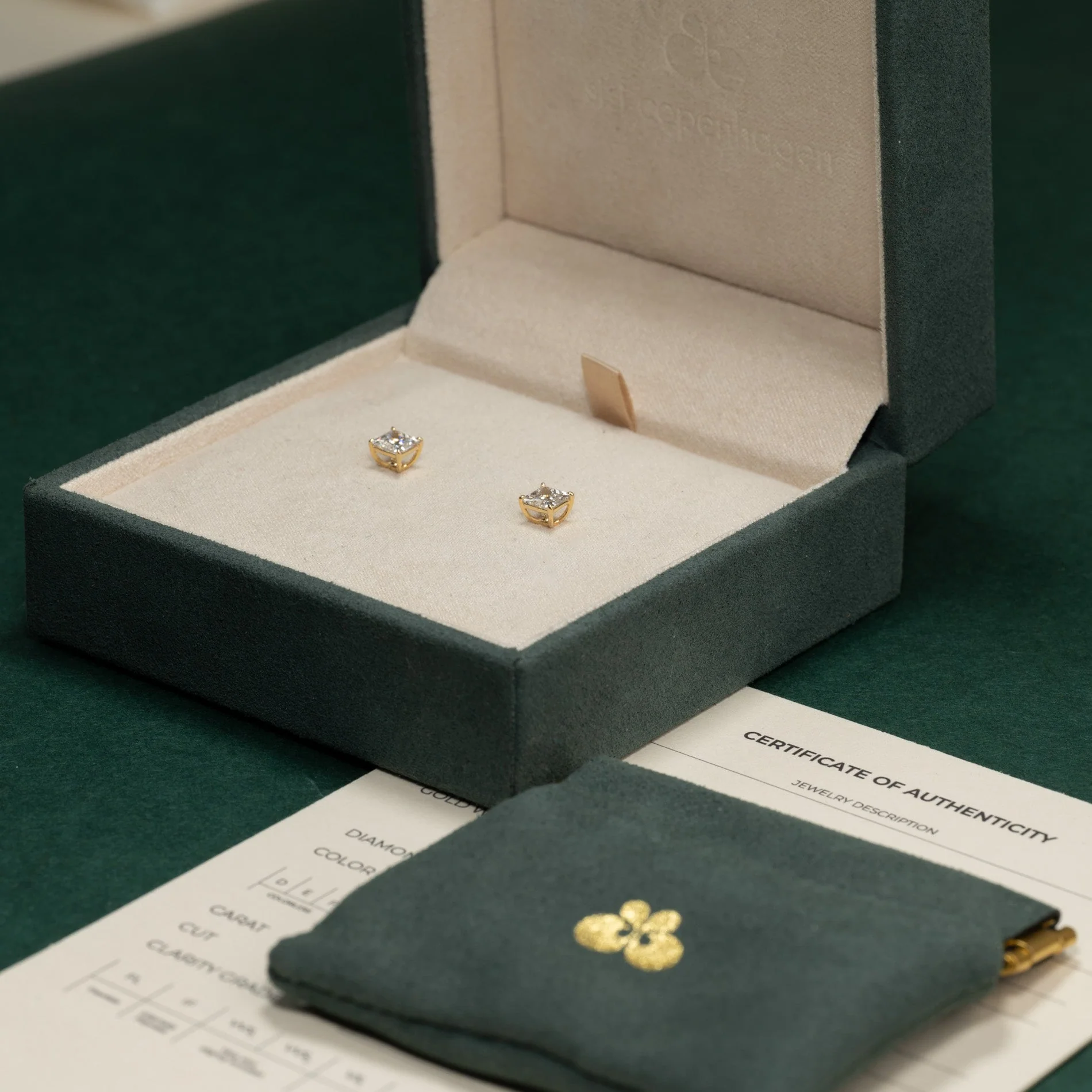 SOLITAIRE PRINCESS-CUT LAB-DIAMOND STUD EARRING - 1.15ct - YG - Image 5