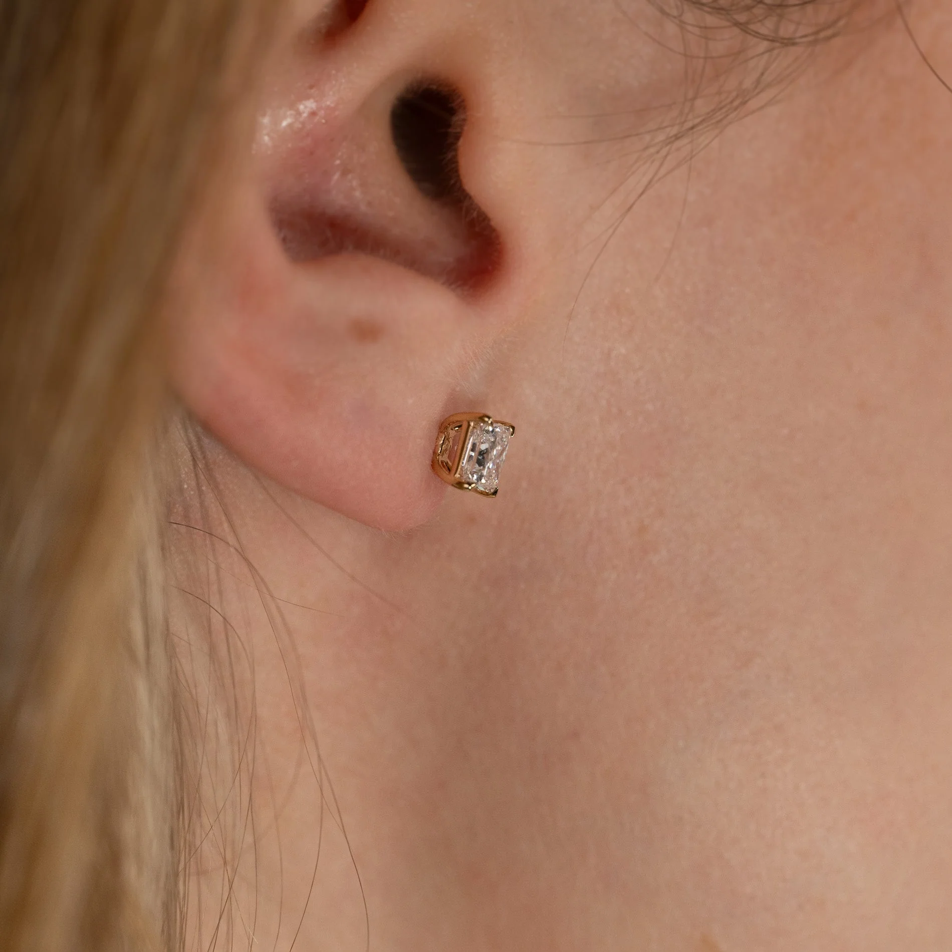 SOLITAIRE PRINCESS-CUT LAB-DIAMOND STUD EARRING - 1.15ct - YG - Image 8