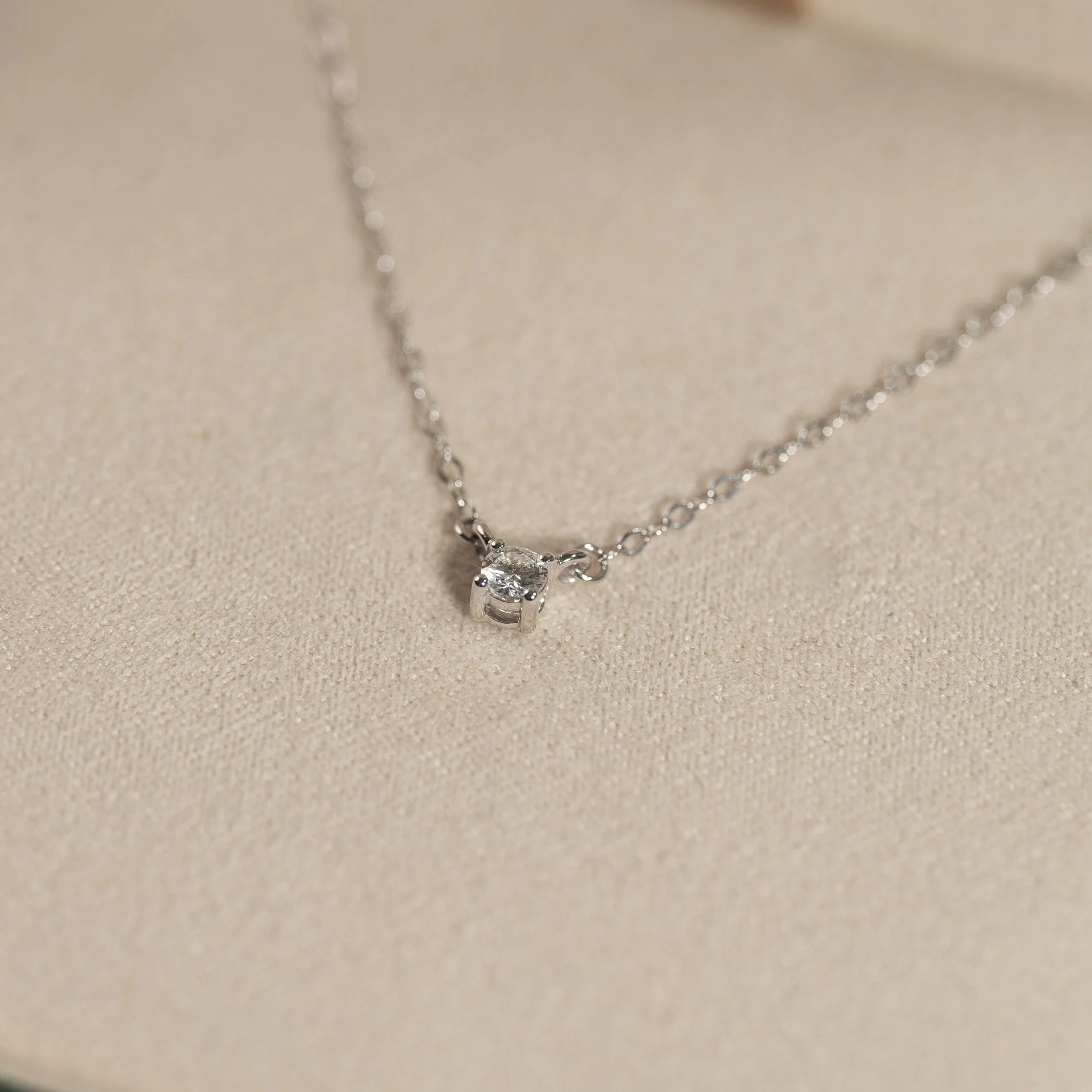 SOLITAIRE PRONG LAB-DIAMOND NECKLACE - 0.1ct - WG - Image 3