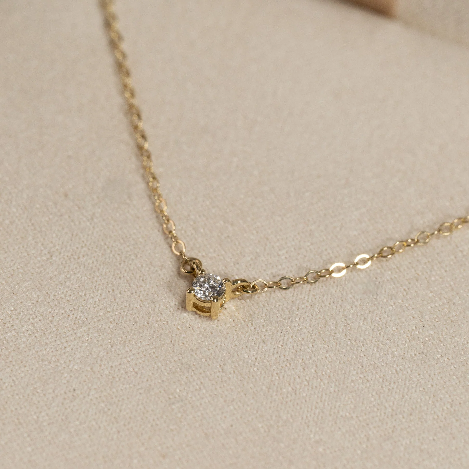 SOLITAIRE PRONG LAB-DIAMOND NECKLACE - 0.1ct - YG - Image 12