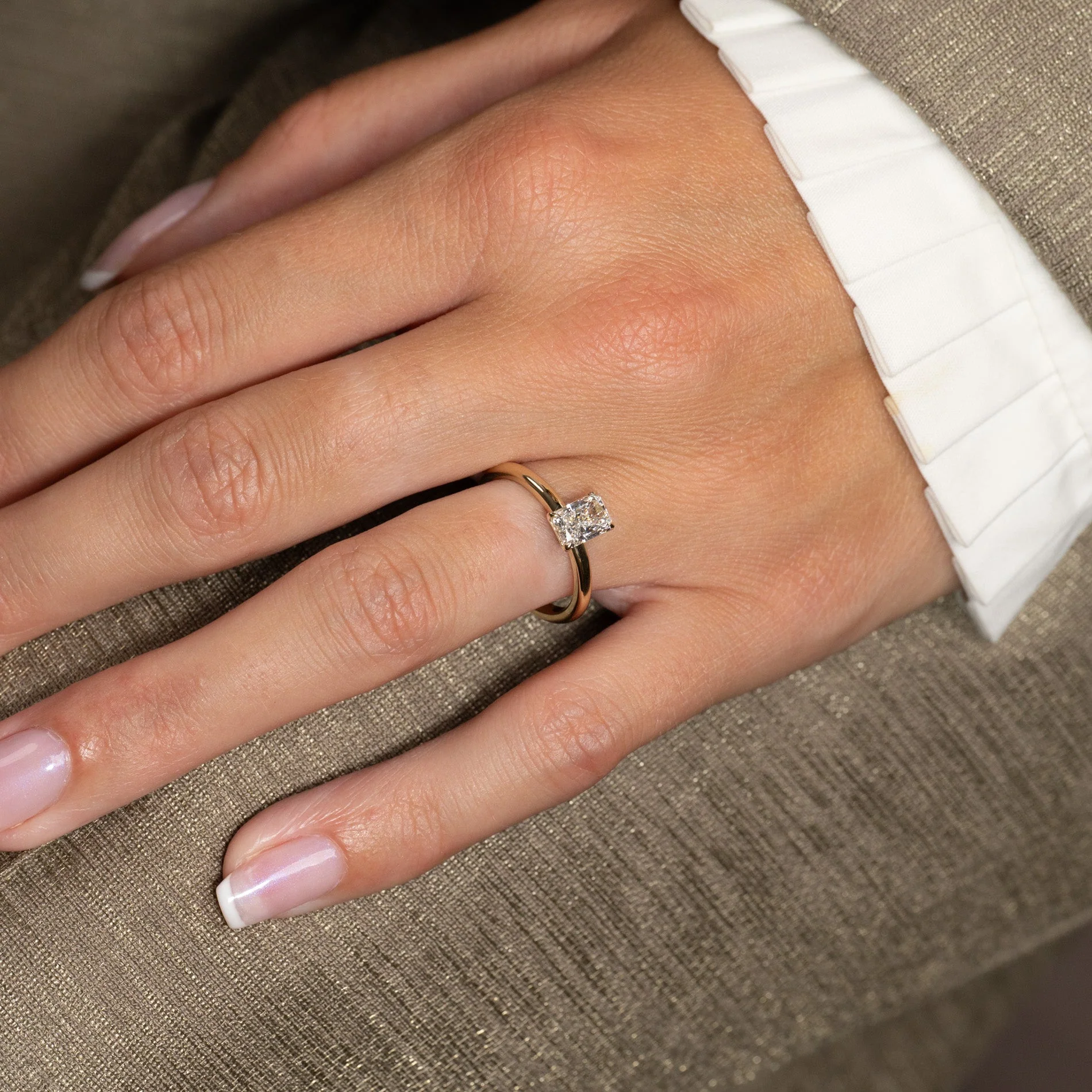 SOLITAIRE RADIANT-CUT LAB-DIAMOND RING - 0.75ct - YG - Image 5