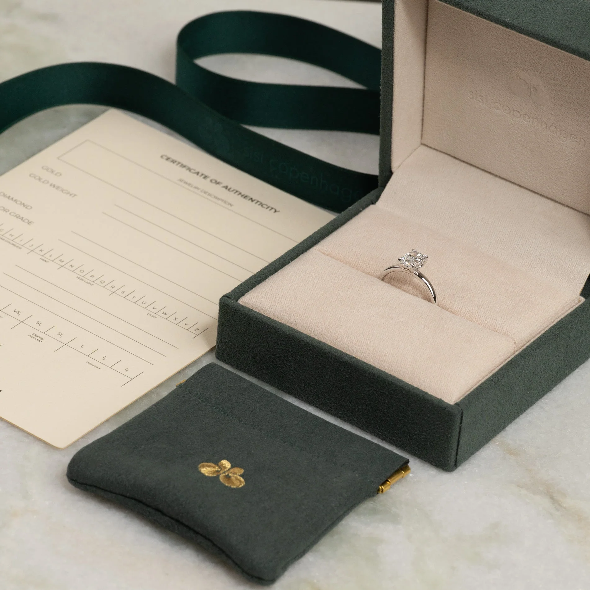 SOLITAIRE RADIANT-CUT LAB-DIAMOND RING - 1.0ct - WG - Image 8