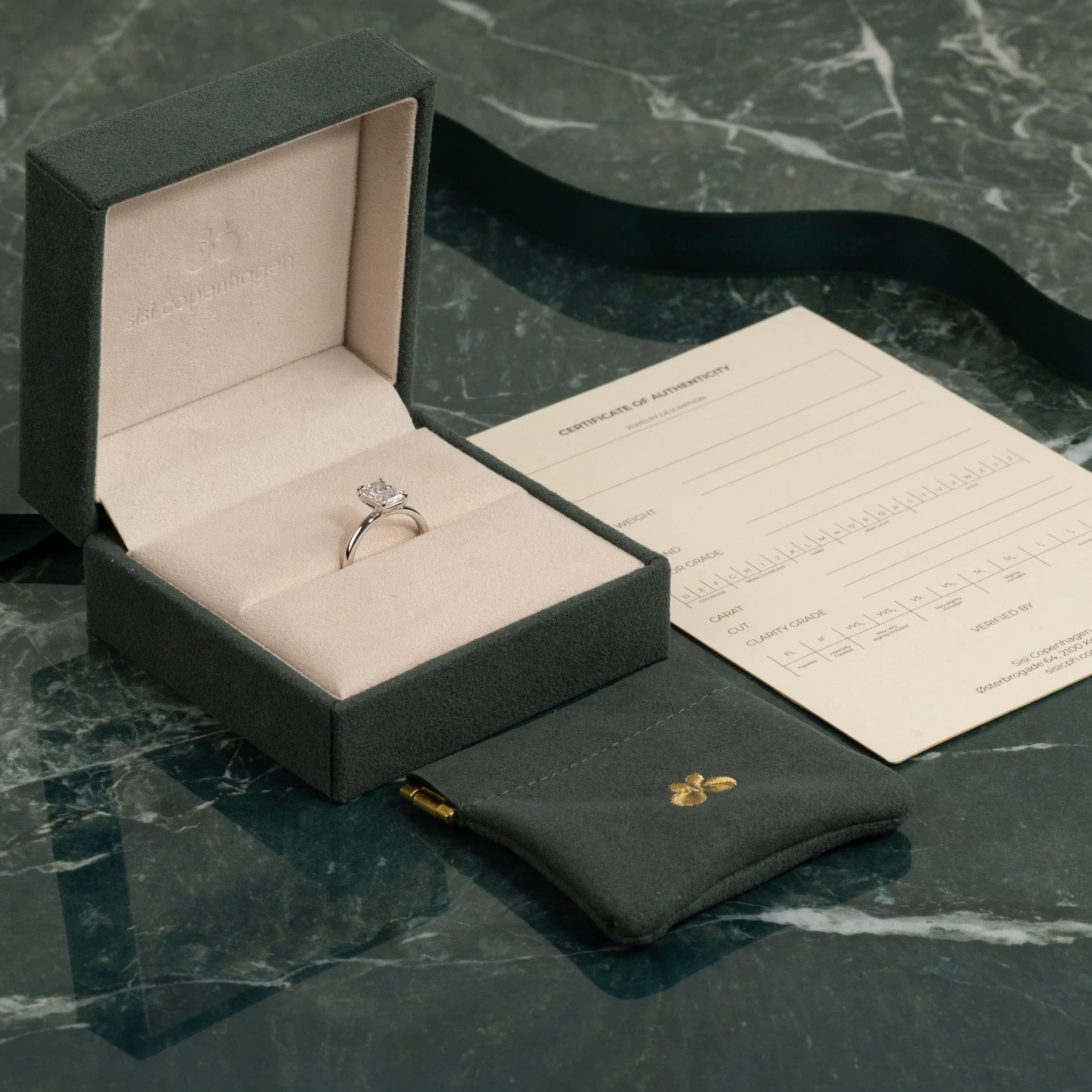 SOLITAIRE RADIANT-CUT LAB-DIAMOND RING - 1.50ct - WG - Image 9