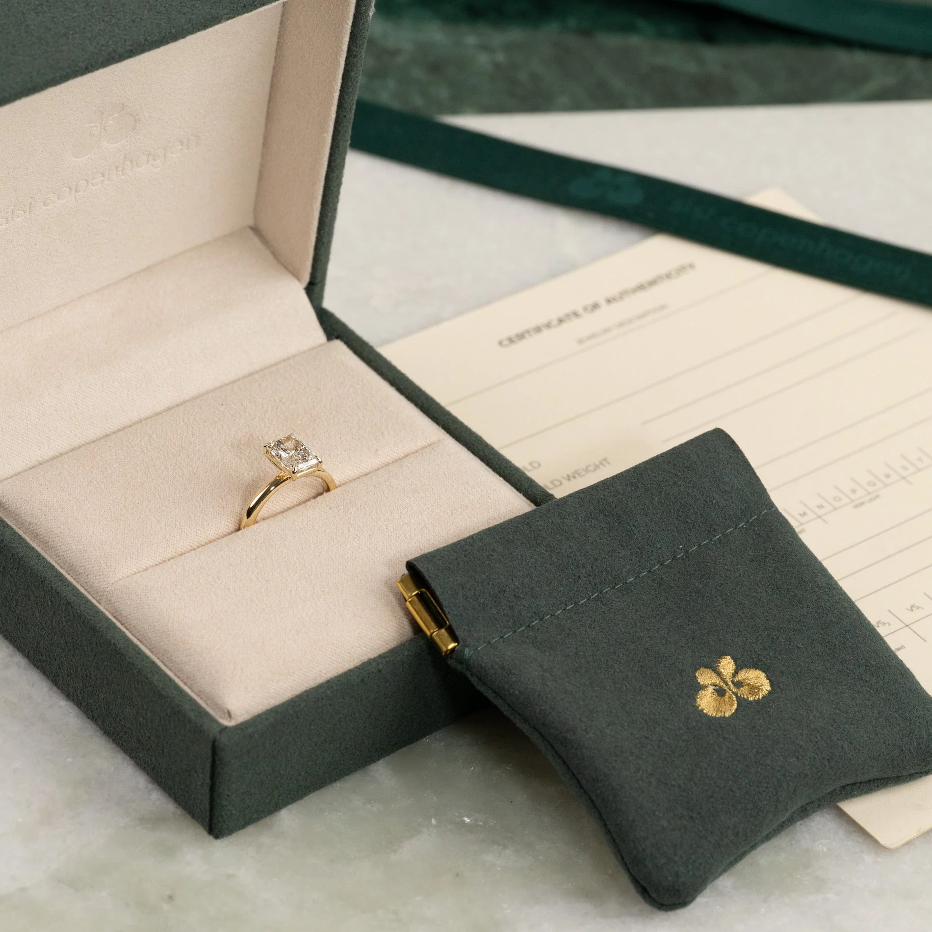 SOLITAIRE RADIANT-CUT LAB-DIAMOND RING - 1.50ct - YG - Image 4