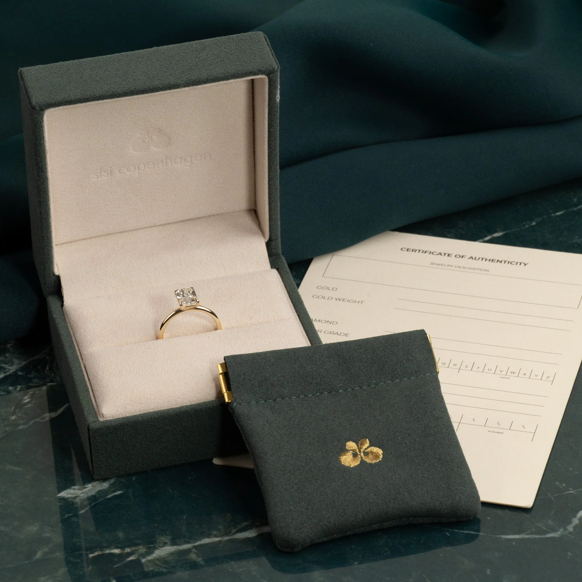 SOLITAIRE RADIANT-CUT LAB-DIAMOND RING - 2.0ct - YG - Image 6