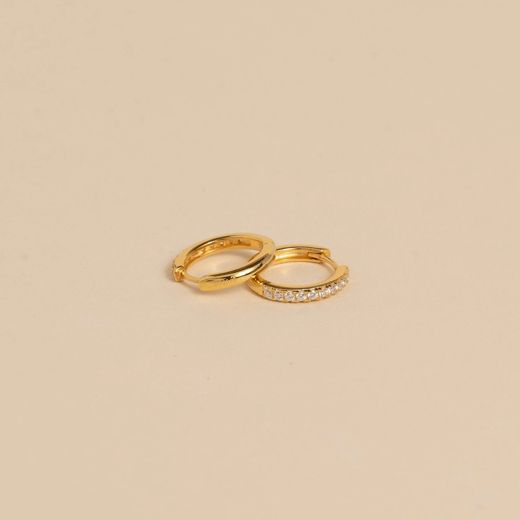 STELLA SMALL GOLDEN CREOL EARRING - Image 4