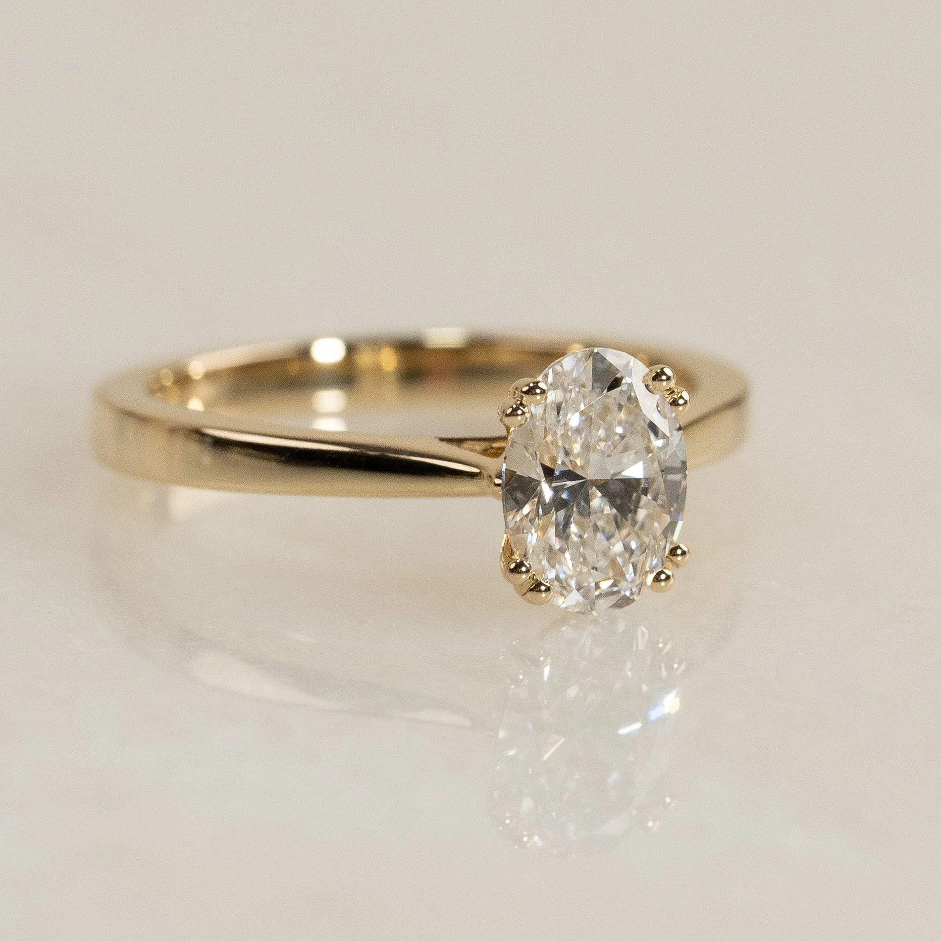 SOLITAIRE TULIP-SET OVAL-CUT LAB-DIAMOND RING - 1.0ct - YG - Image 2